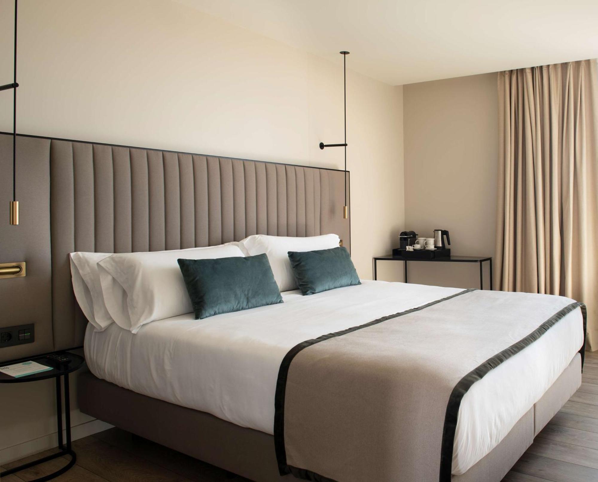 Deluxe Room,1765516068:JPEG