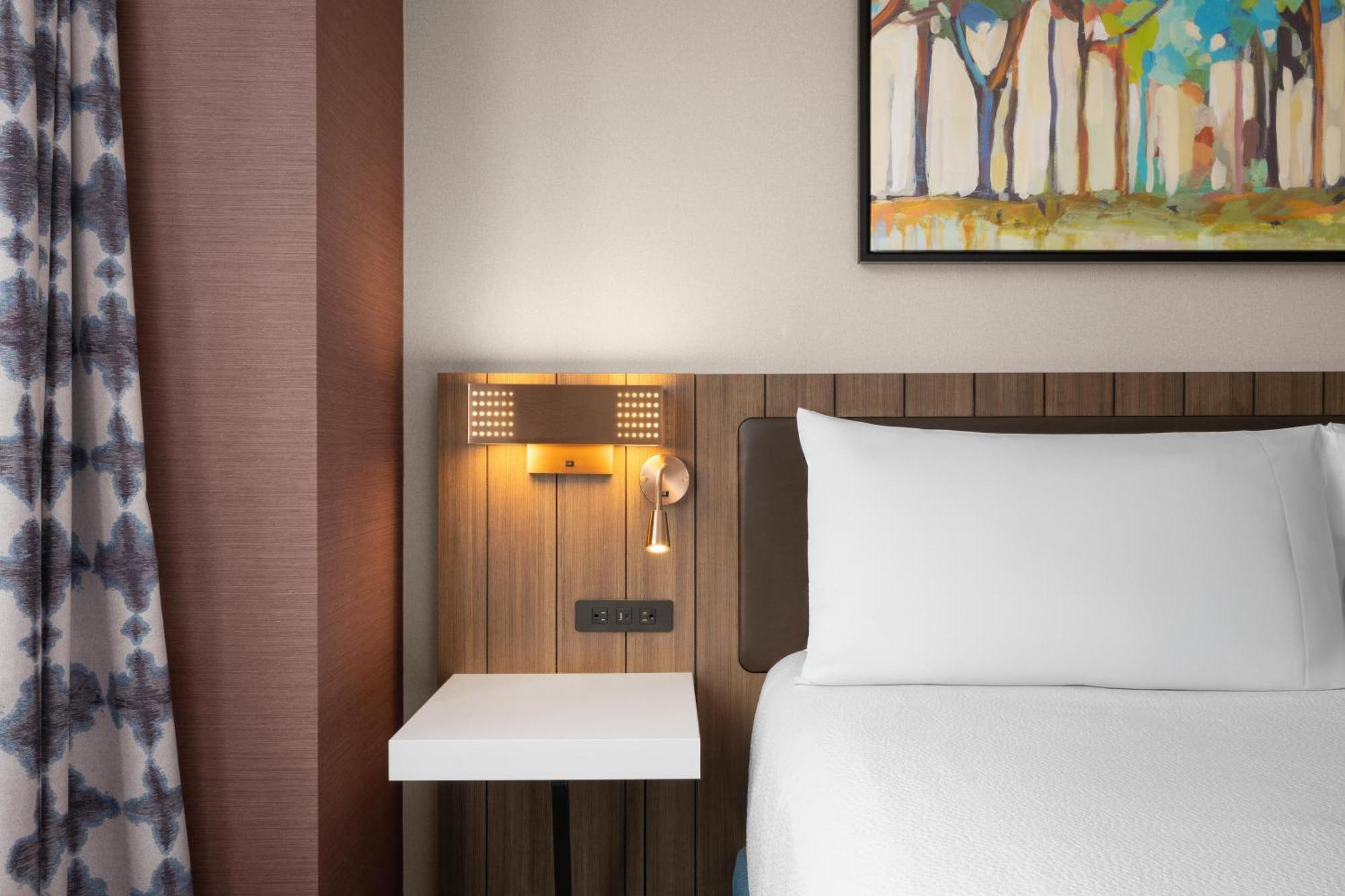 King Corner Room City View