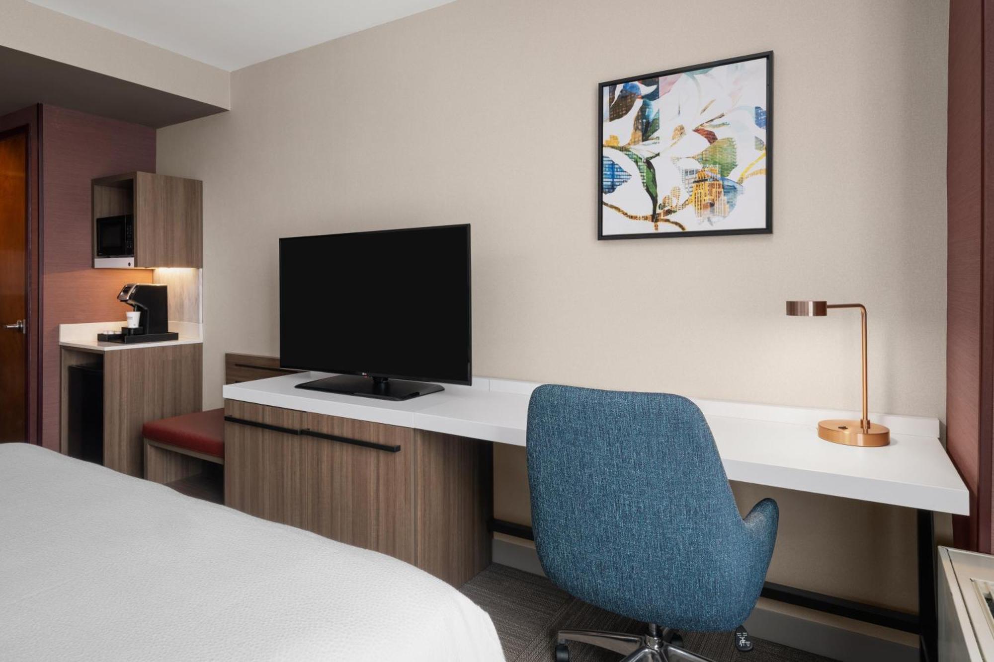 King Corner Room City View