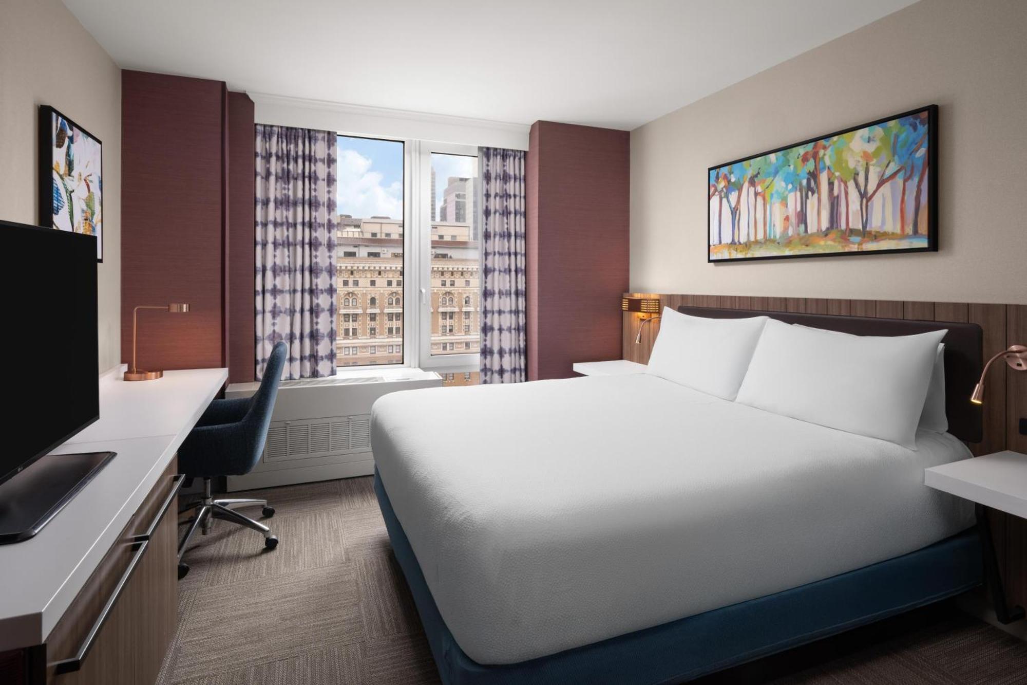 King Corner Room City View
