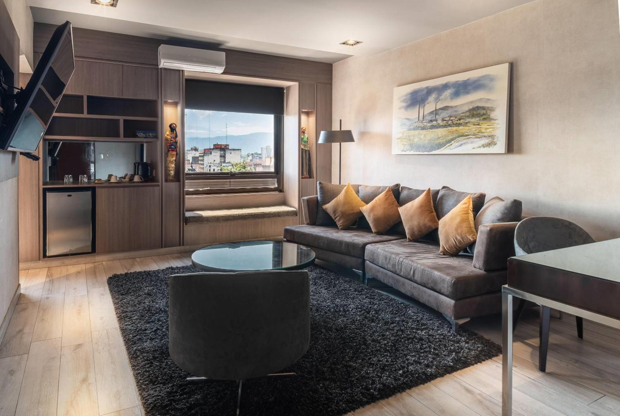 1 King Bed, Premium Suite, Non-Smoking
