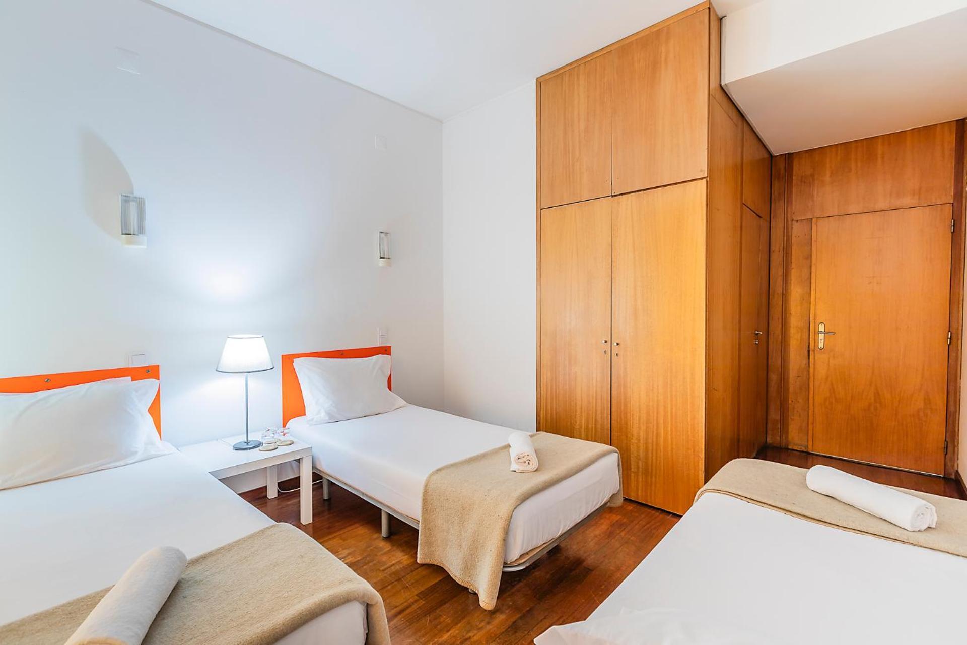 Basic Triple Room,1765770245:JPEG