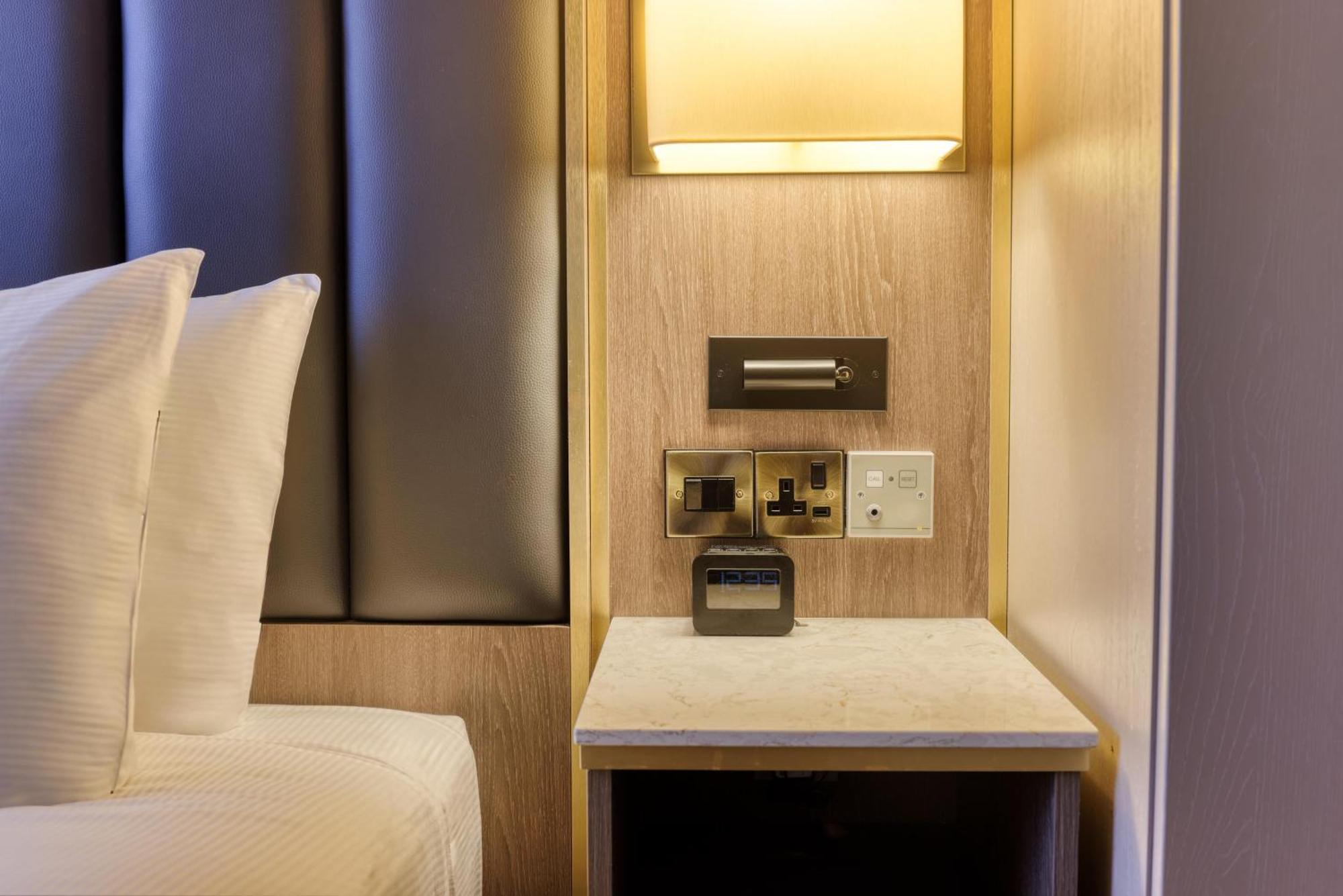 Queen Room Mobility Access