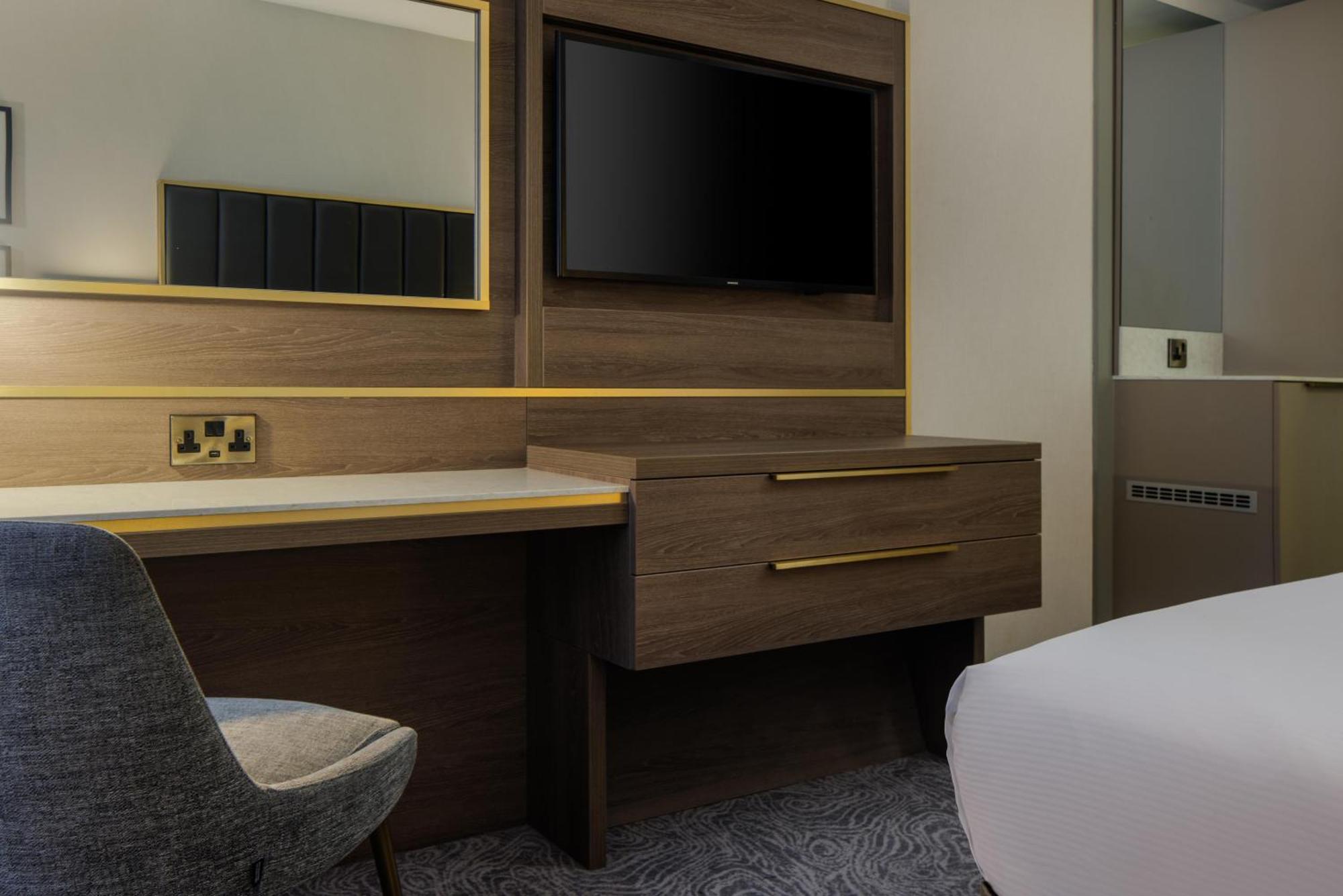 Deluxe Queen Room