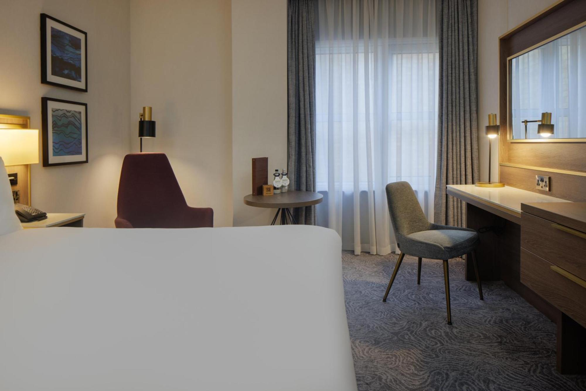 Deluxe Queen Room