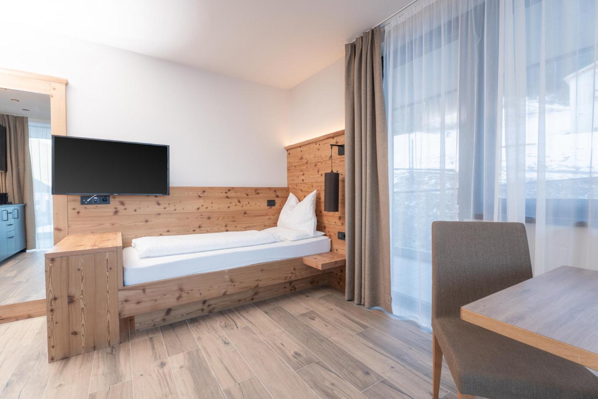 Deluxe Single Room