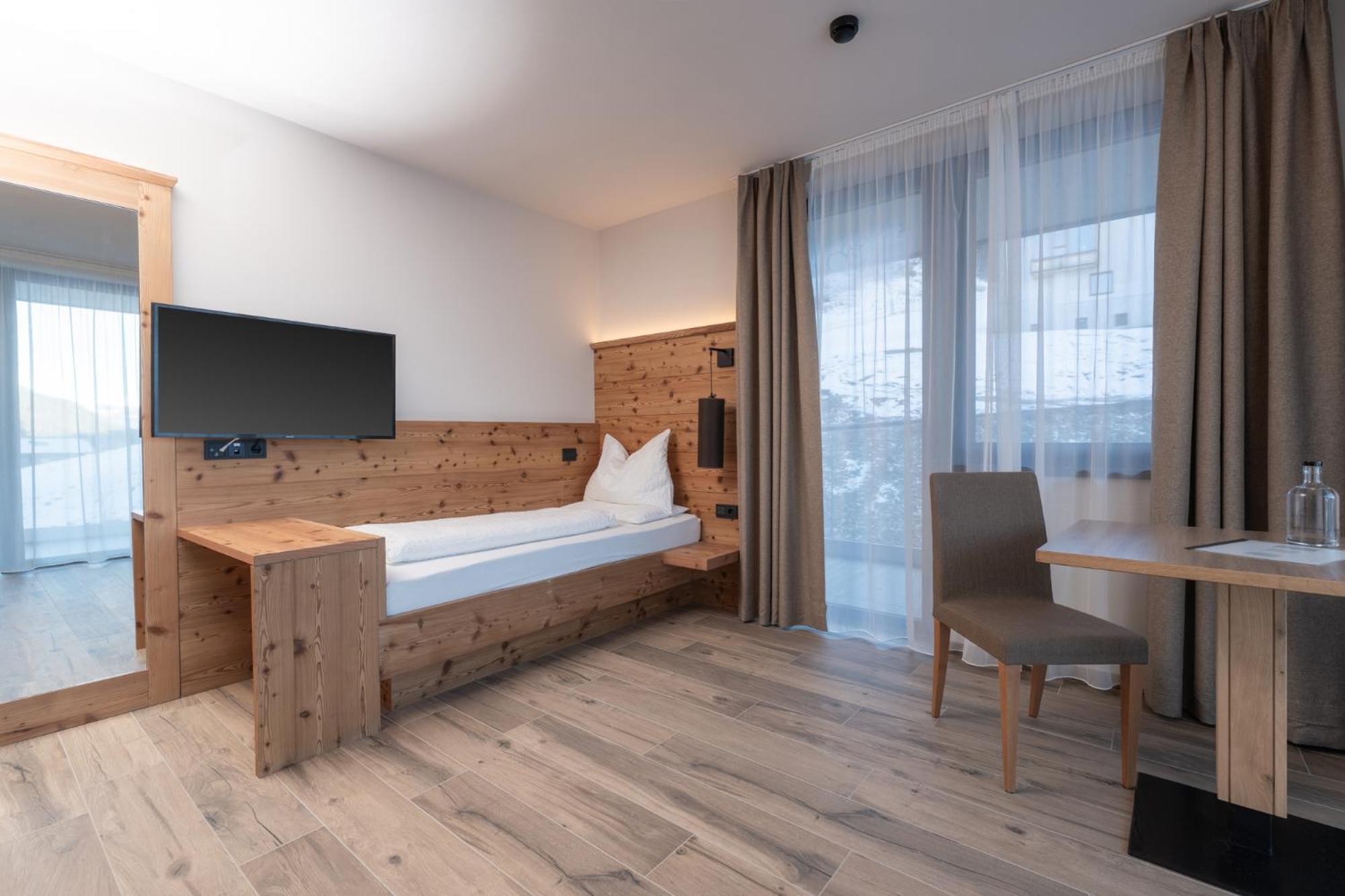 Deluxe Single Room