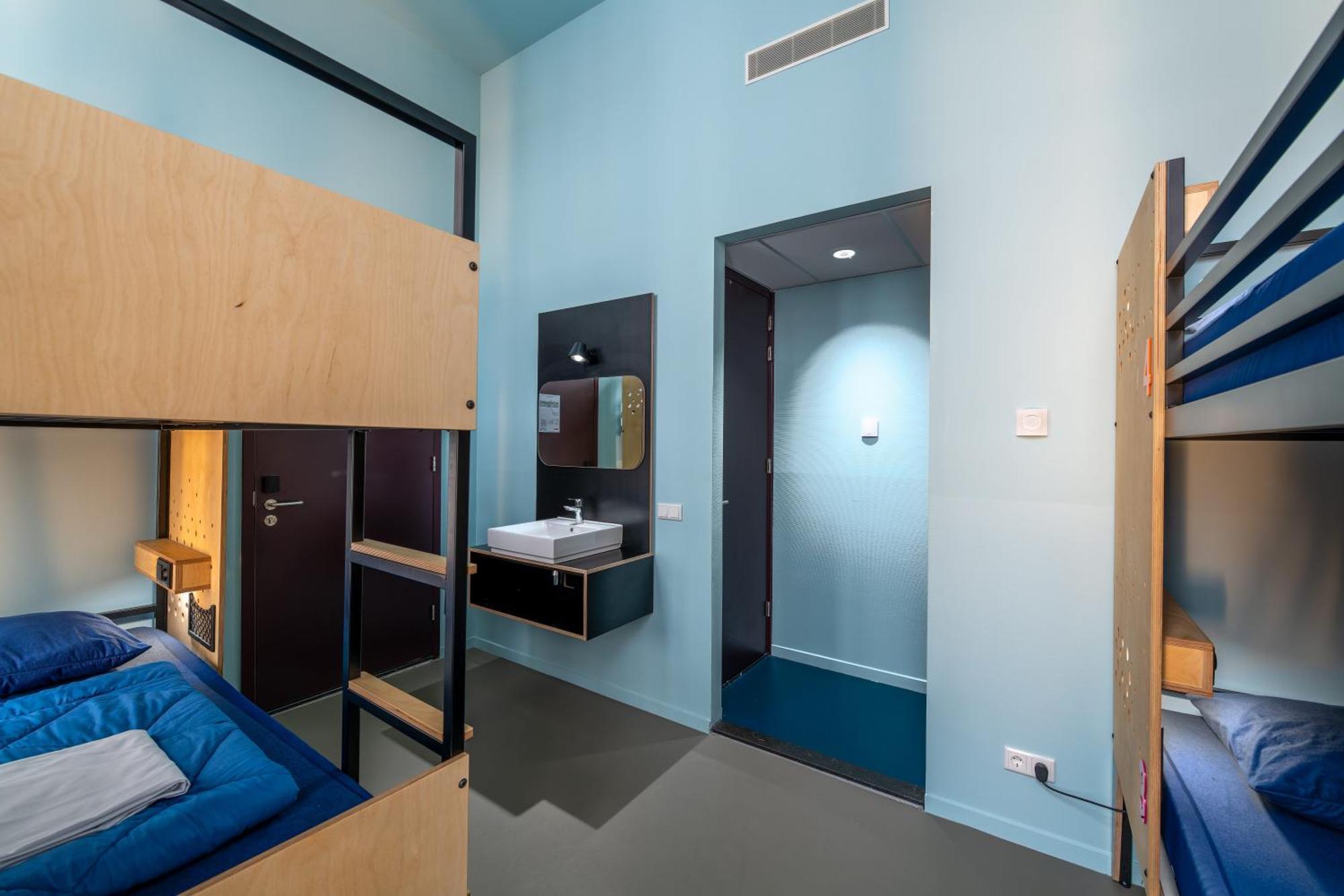 Quadruple Room Private Bathroom Shower