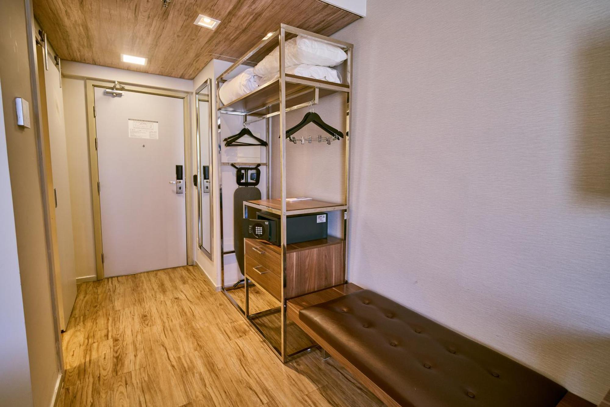 Standard Double 1 King Bed