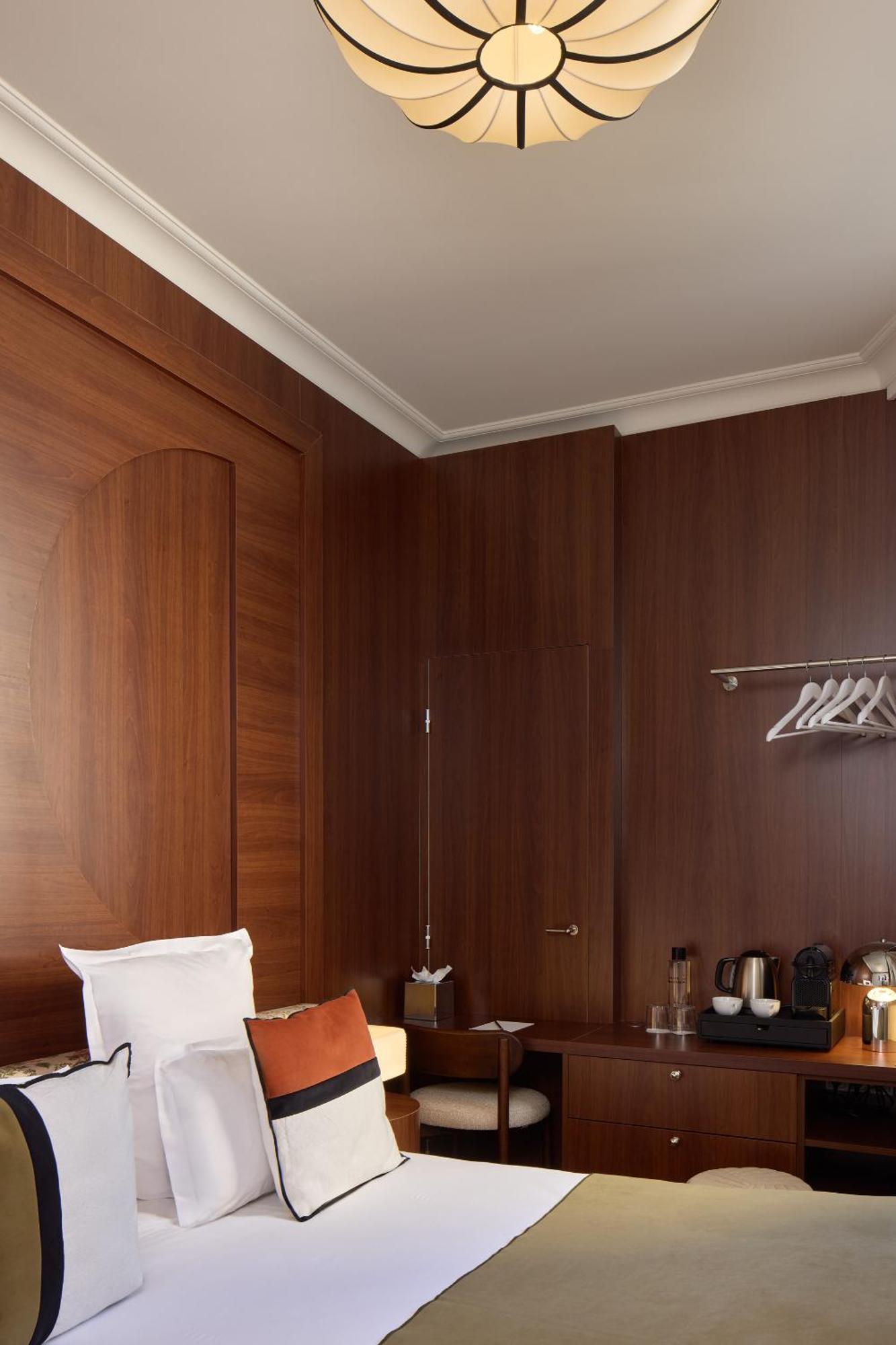 Tiny Double Room,1765949394:JPEG