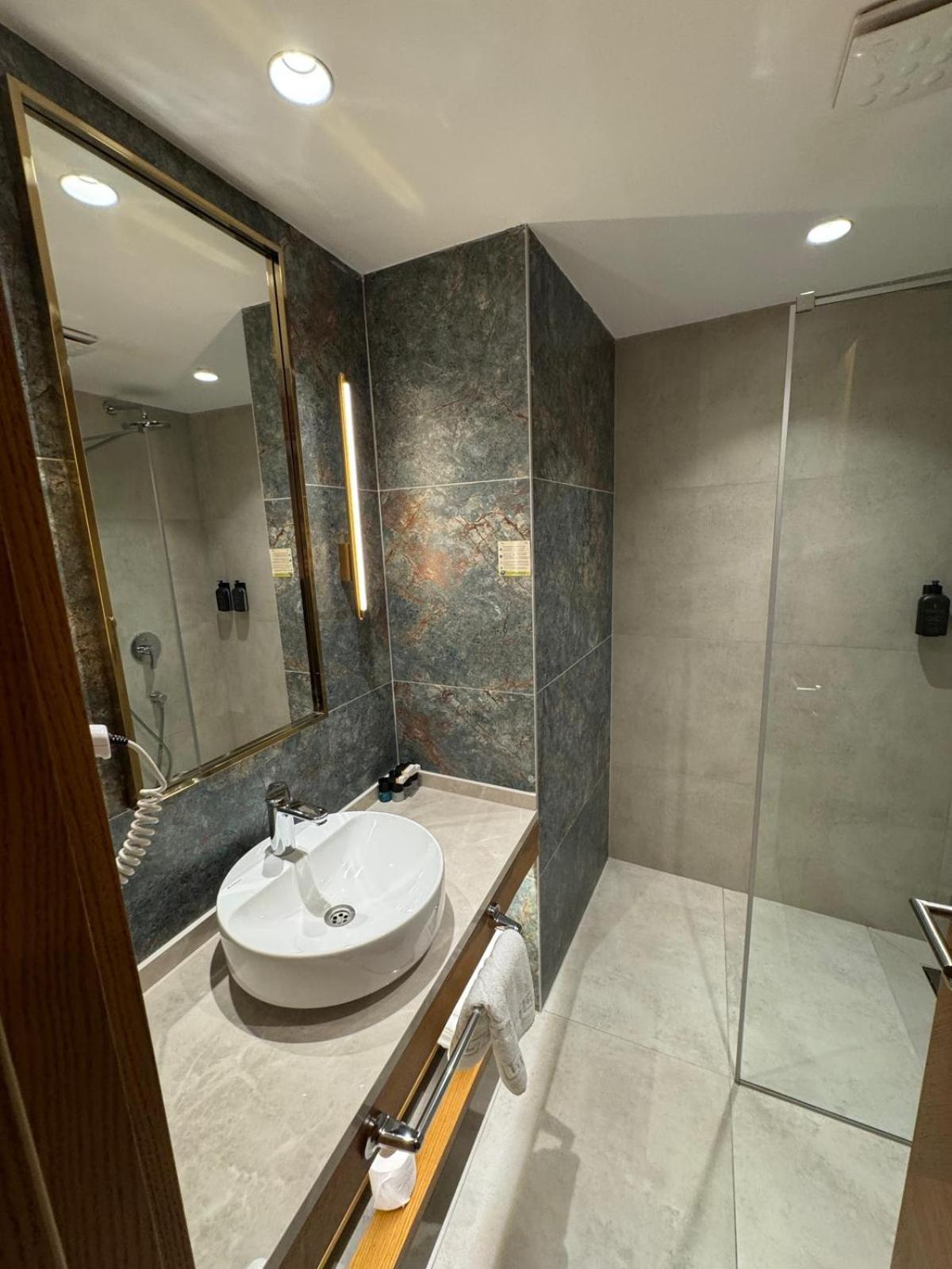 Standard Double or Twin Room,1766129933:JPEG
