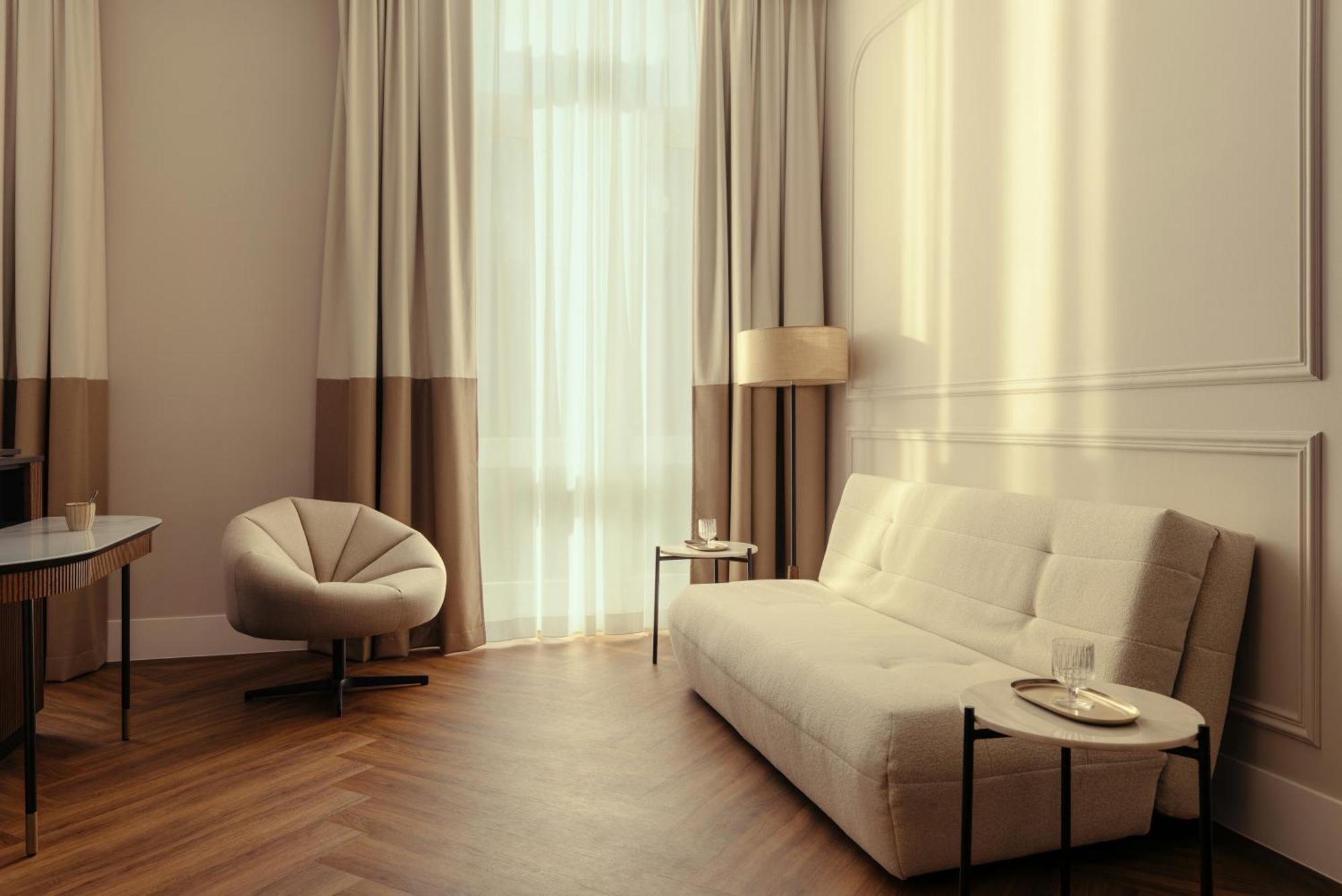 Suite Júnior com 1 Cama King-size e 1 Sofá-cama