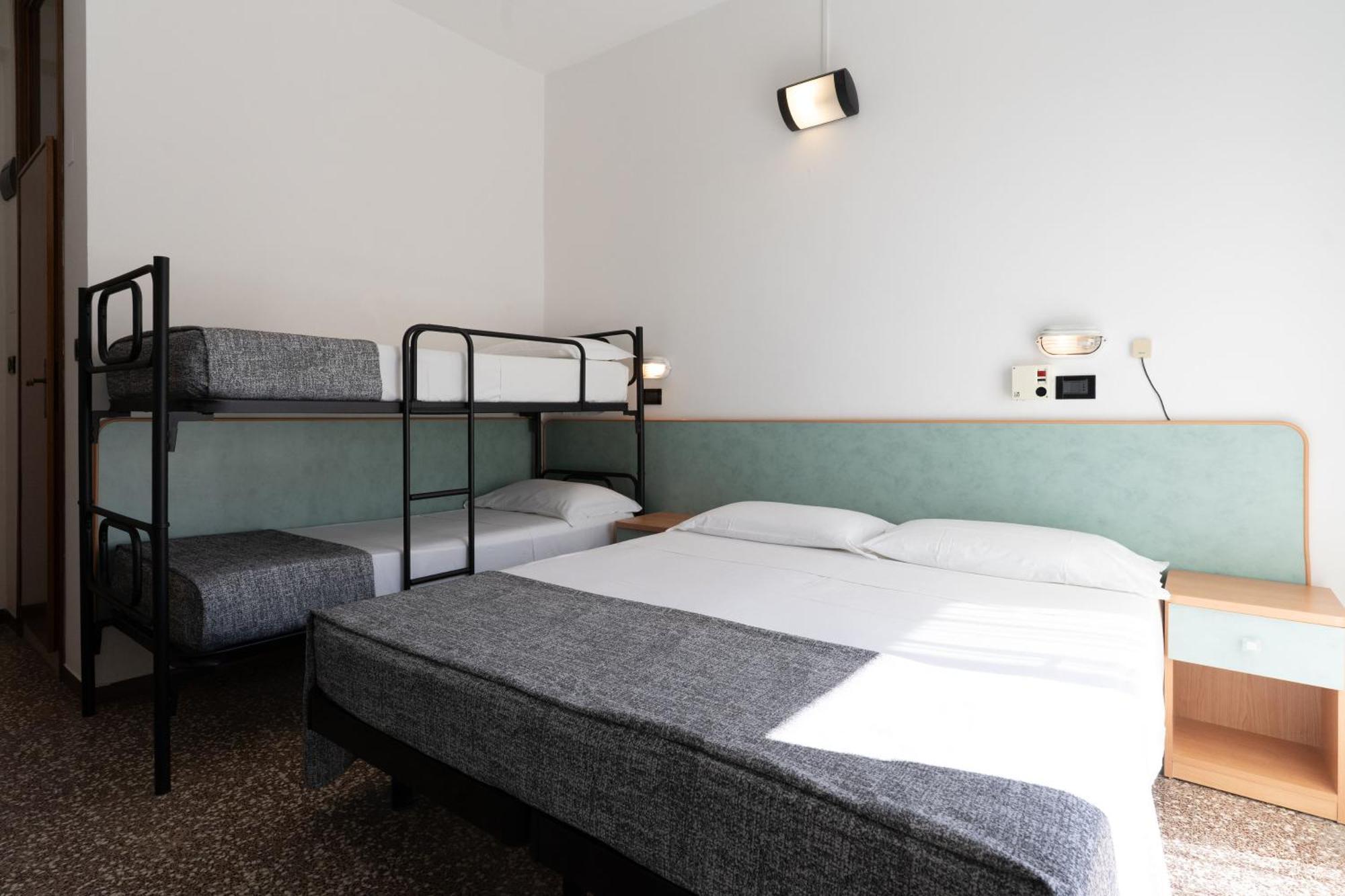 Classic Quadruple Room Side Sea View