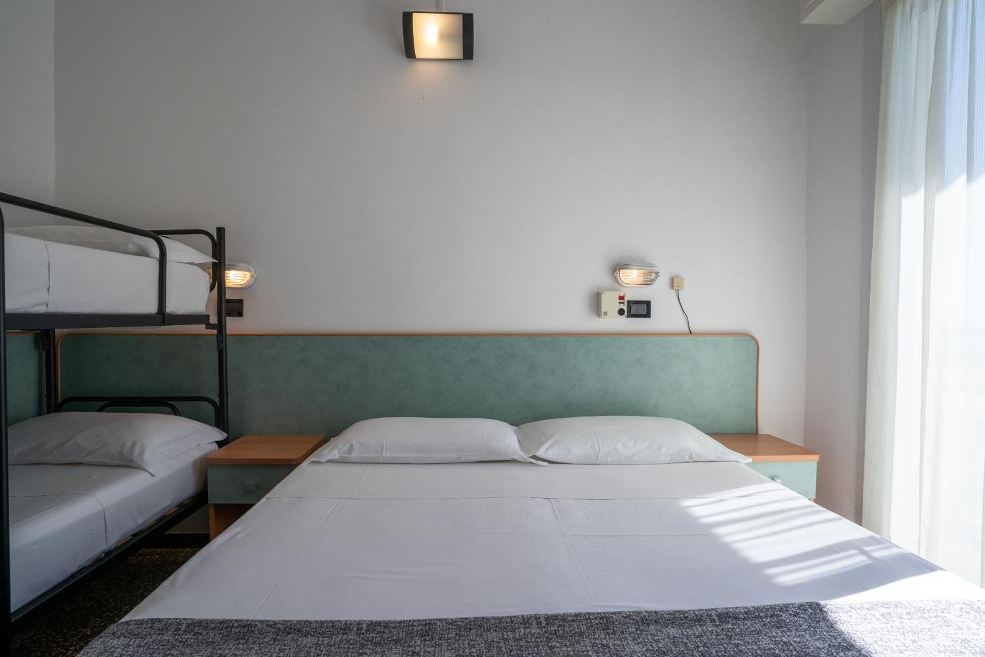 Classic Quadruple Room Side Sea View