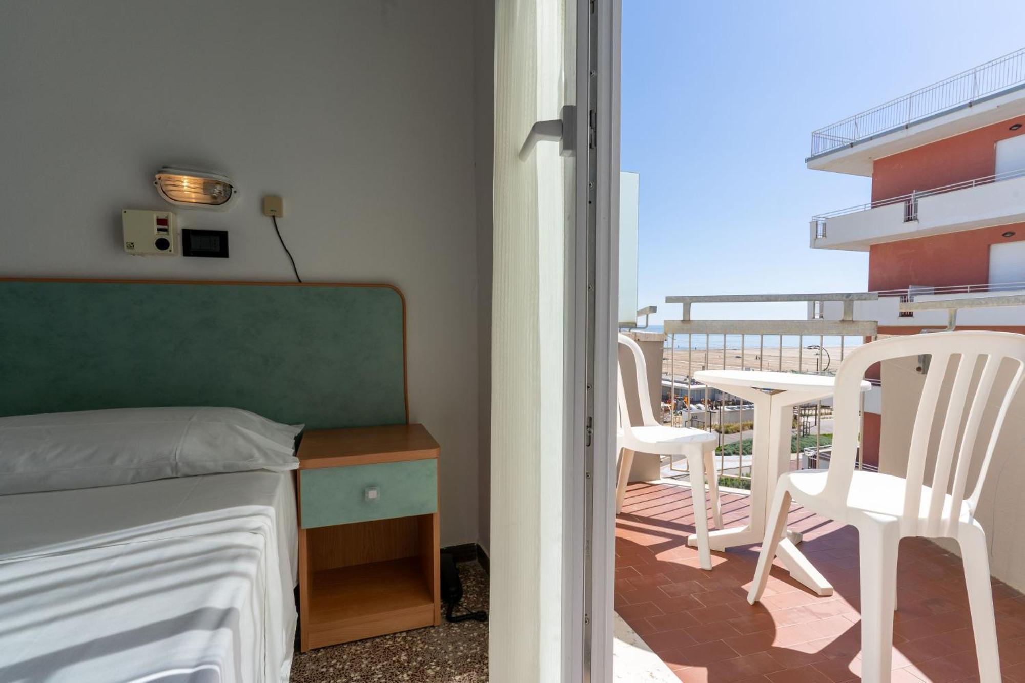 Classic Quadruple Room Side Sea View