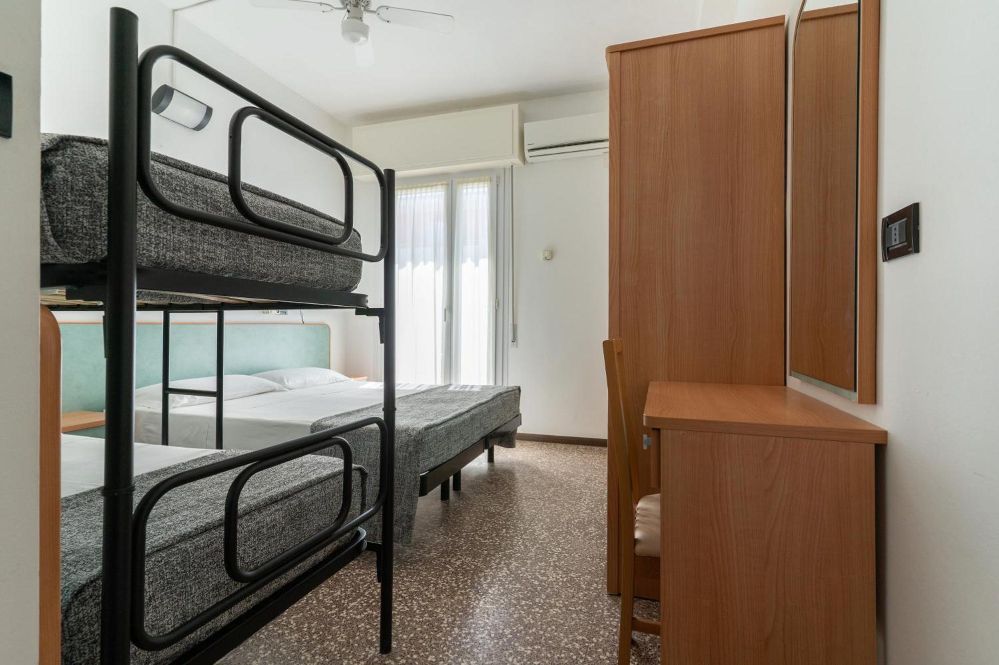 Classic Quadruple Room Side Sea View