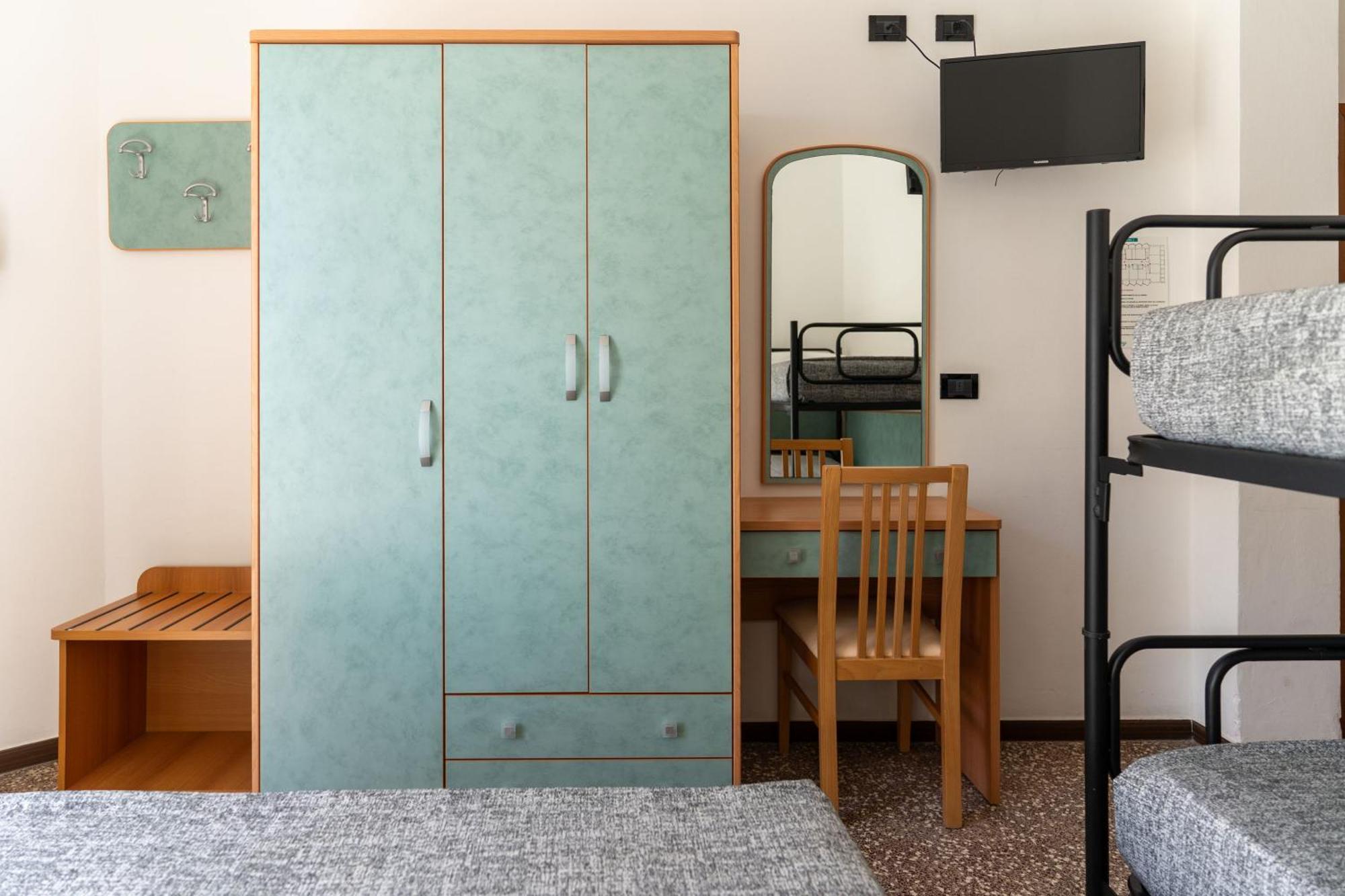 Classic Quadruple Room Side Sea View