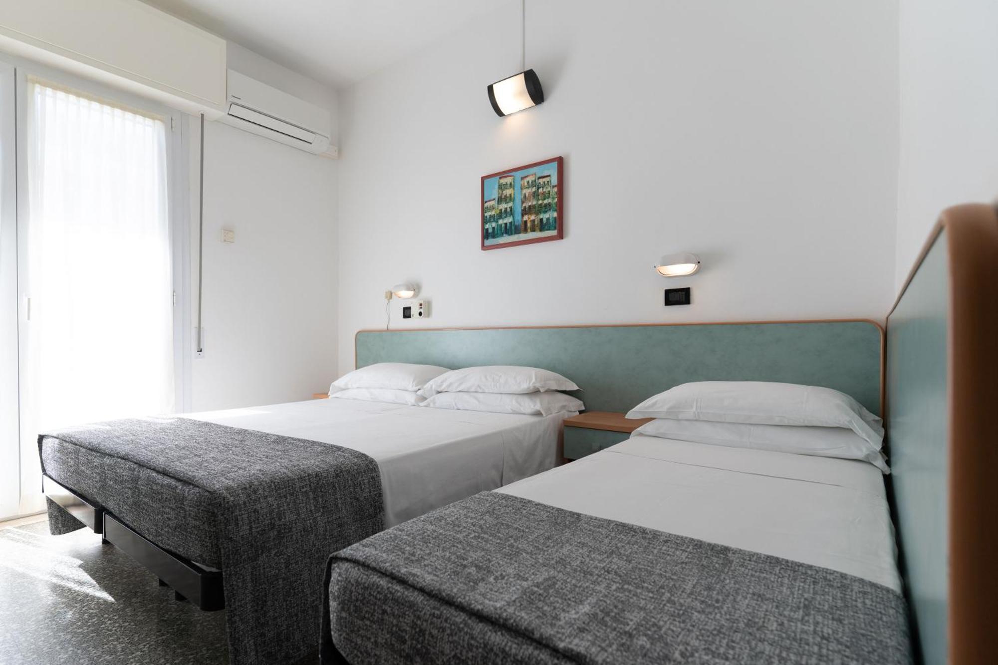 Classic Triple Room Side Sea View