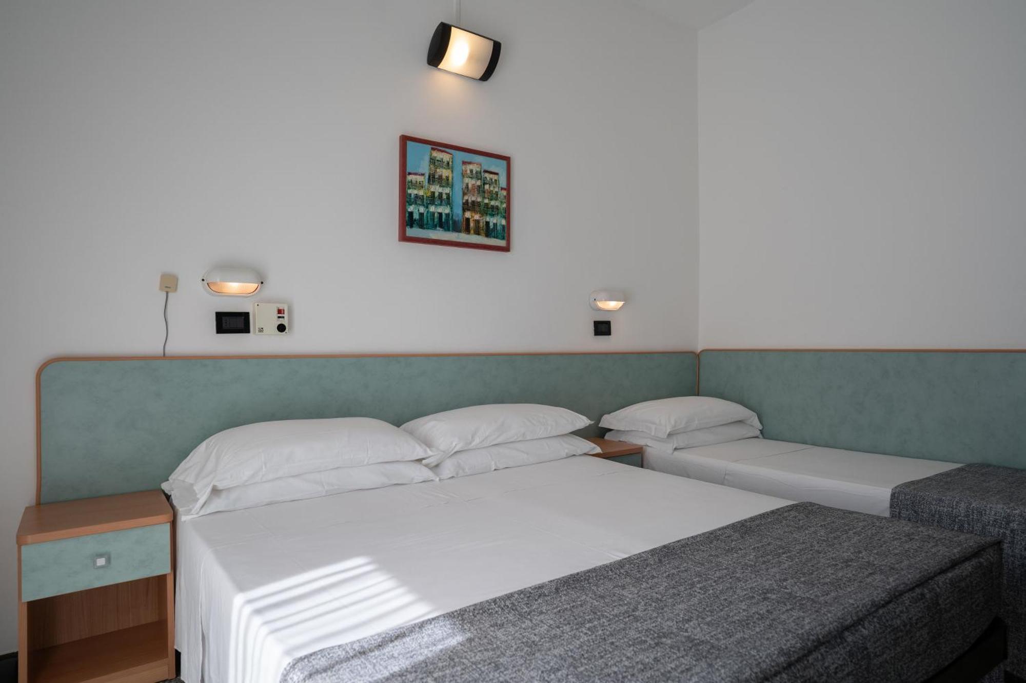 Classic Triple Room Side Sea View