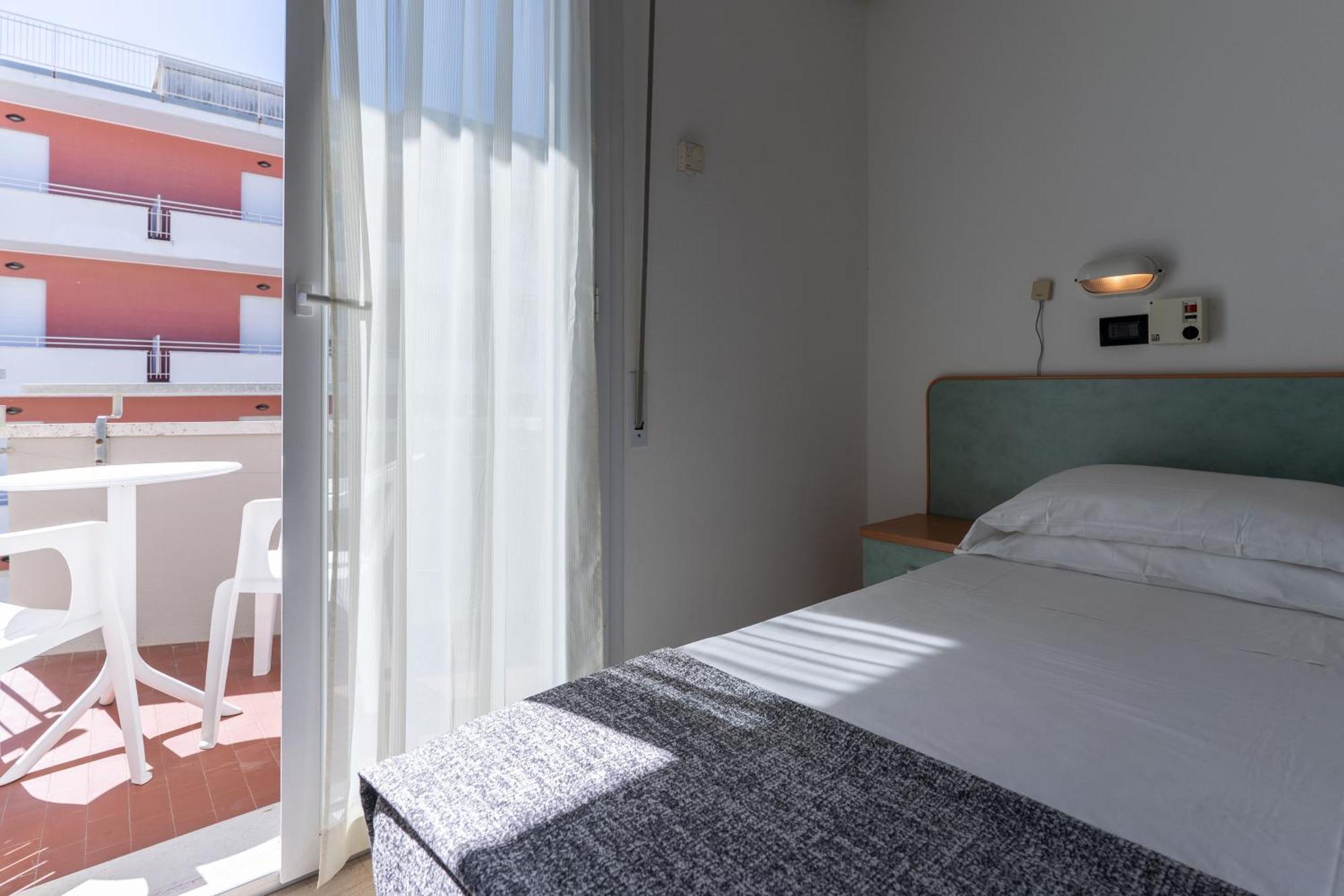 Classic Triple Room Side Sea View