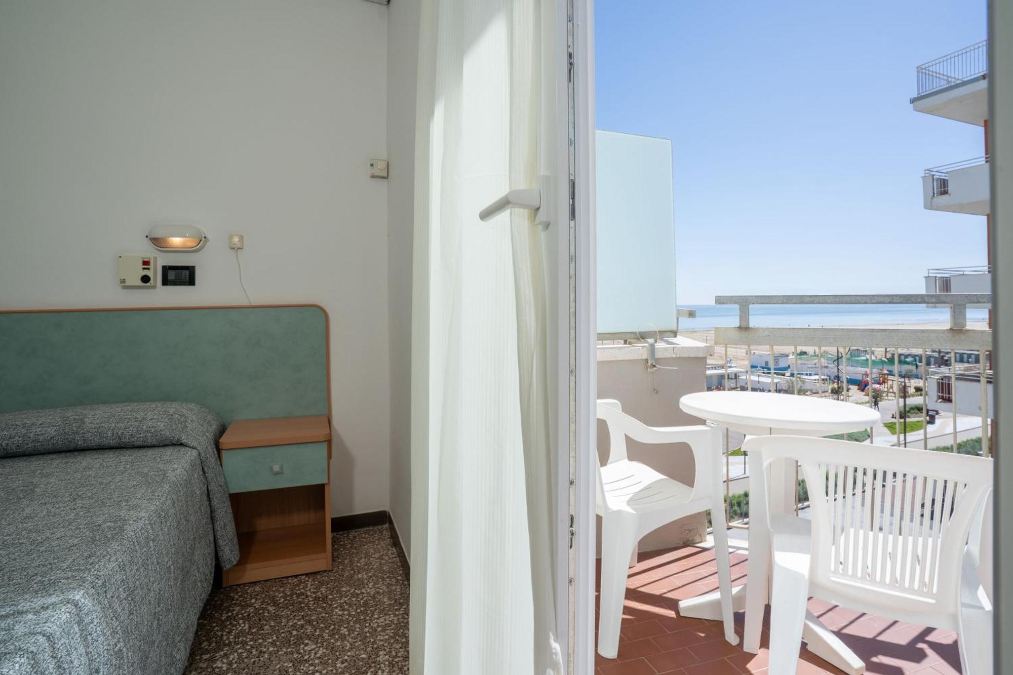 Classic Triple Room Side Sea View