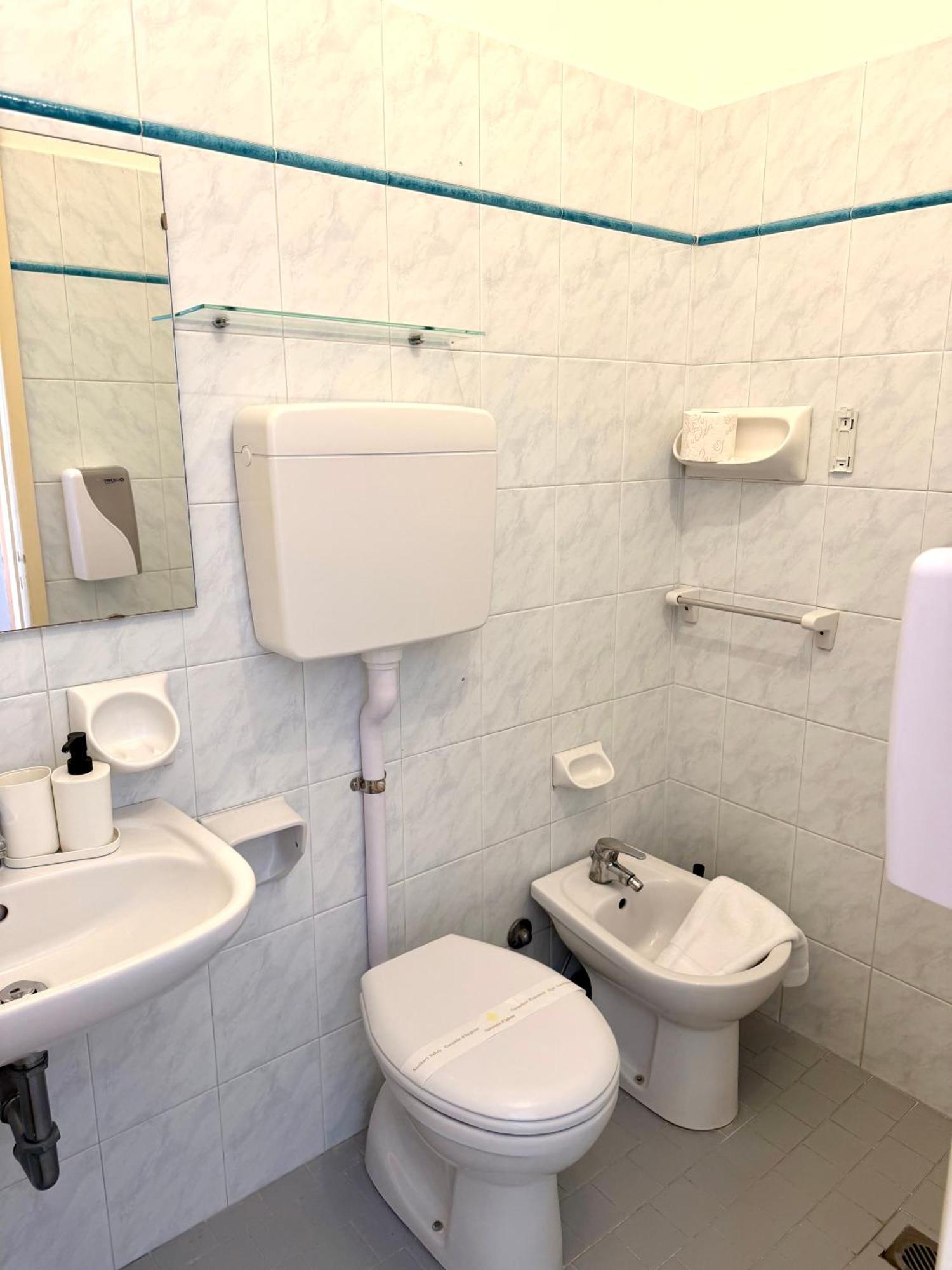 Single Room Bathroom