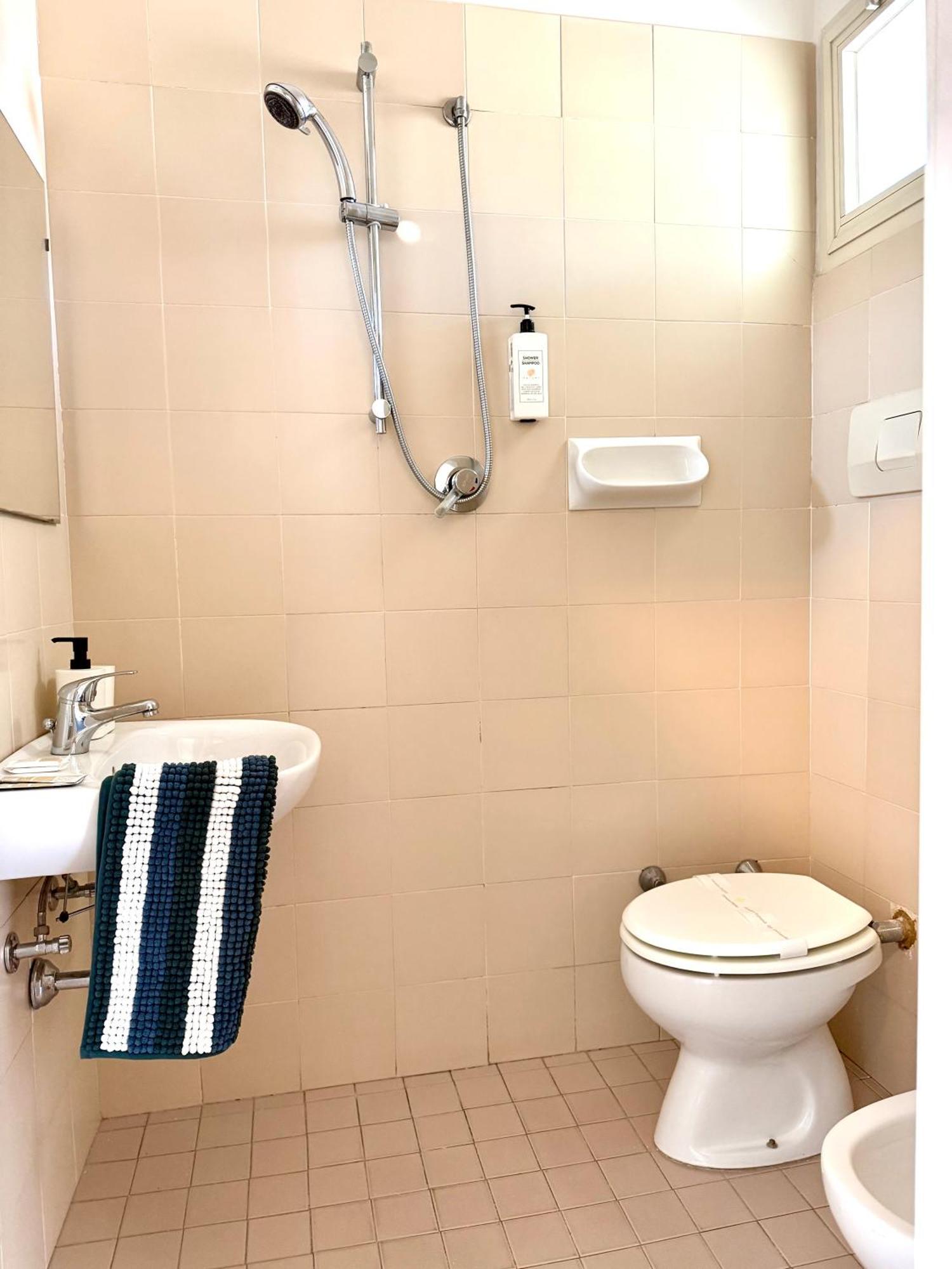 Single Room Bathroom