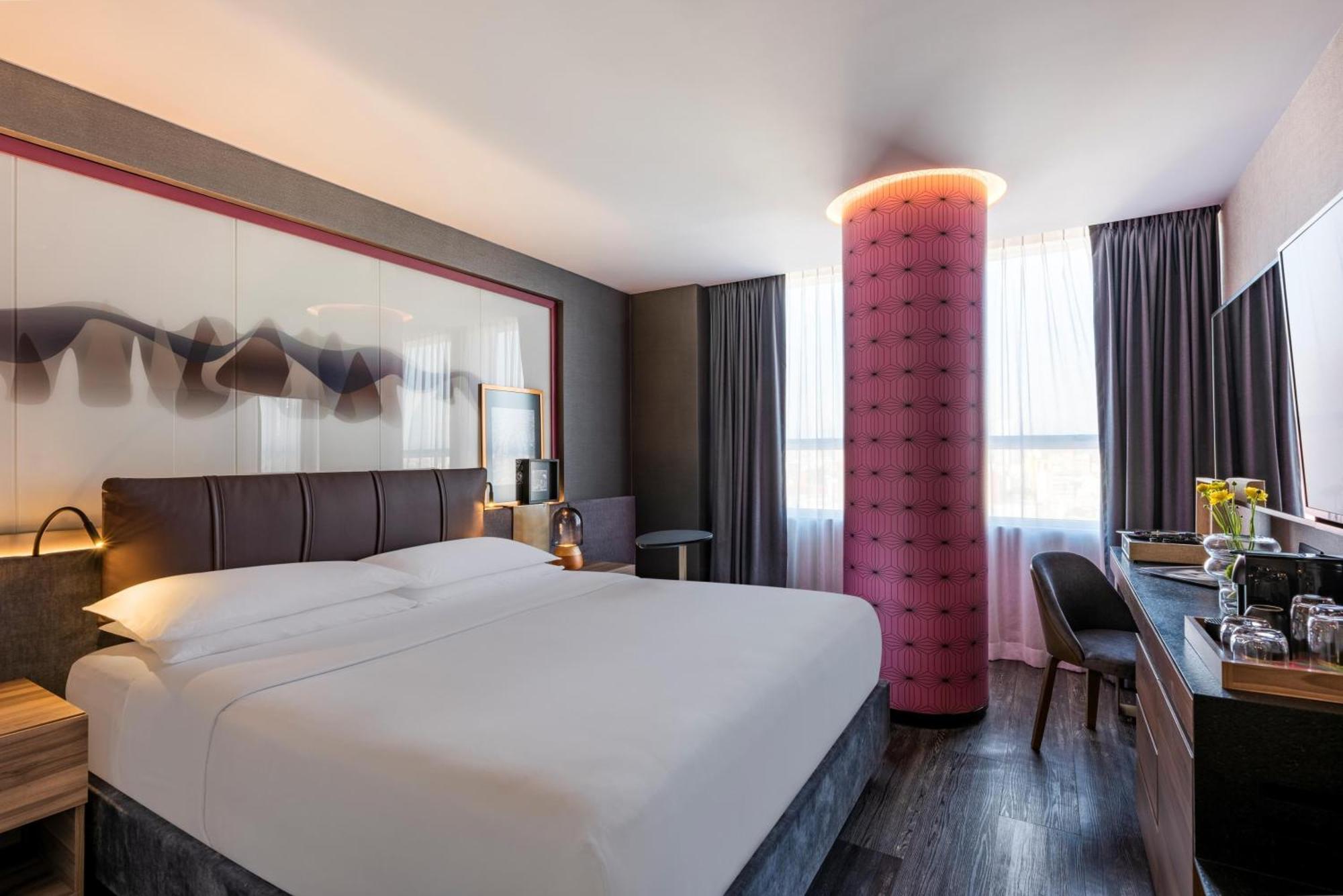 King Room,1766556186:JPEG