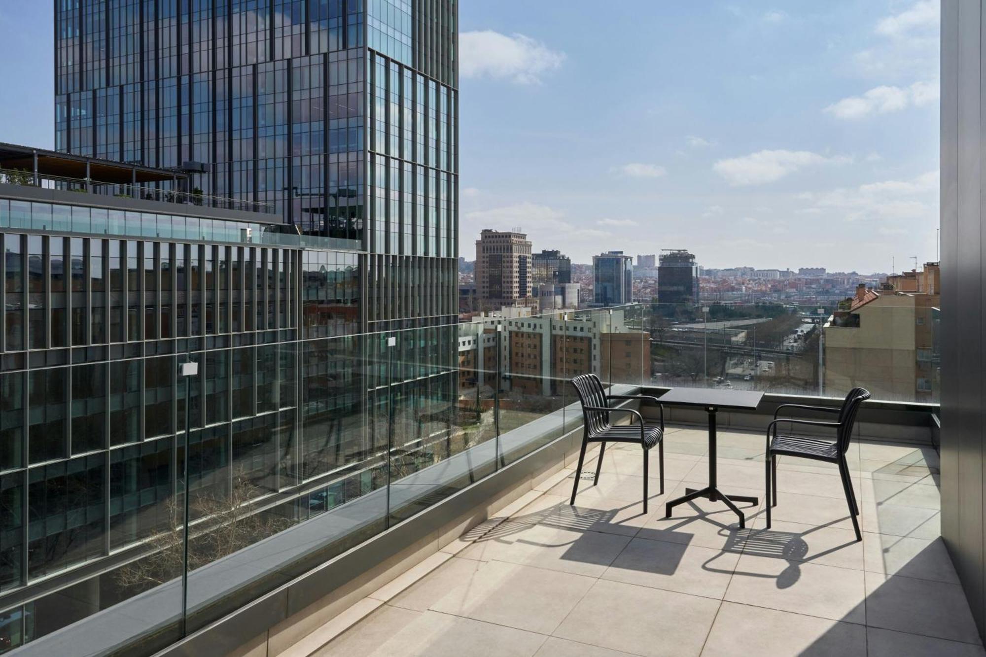 Standard Queen Room Terrace City View