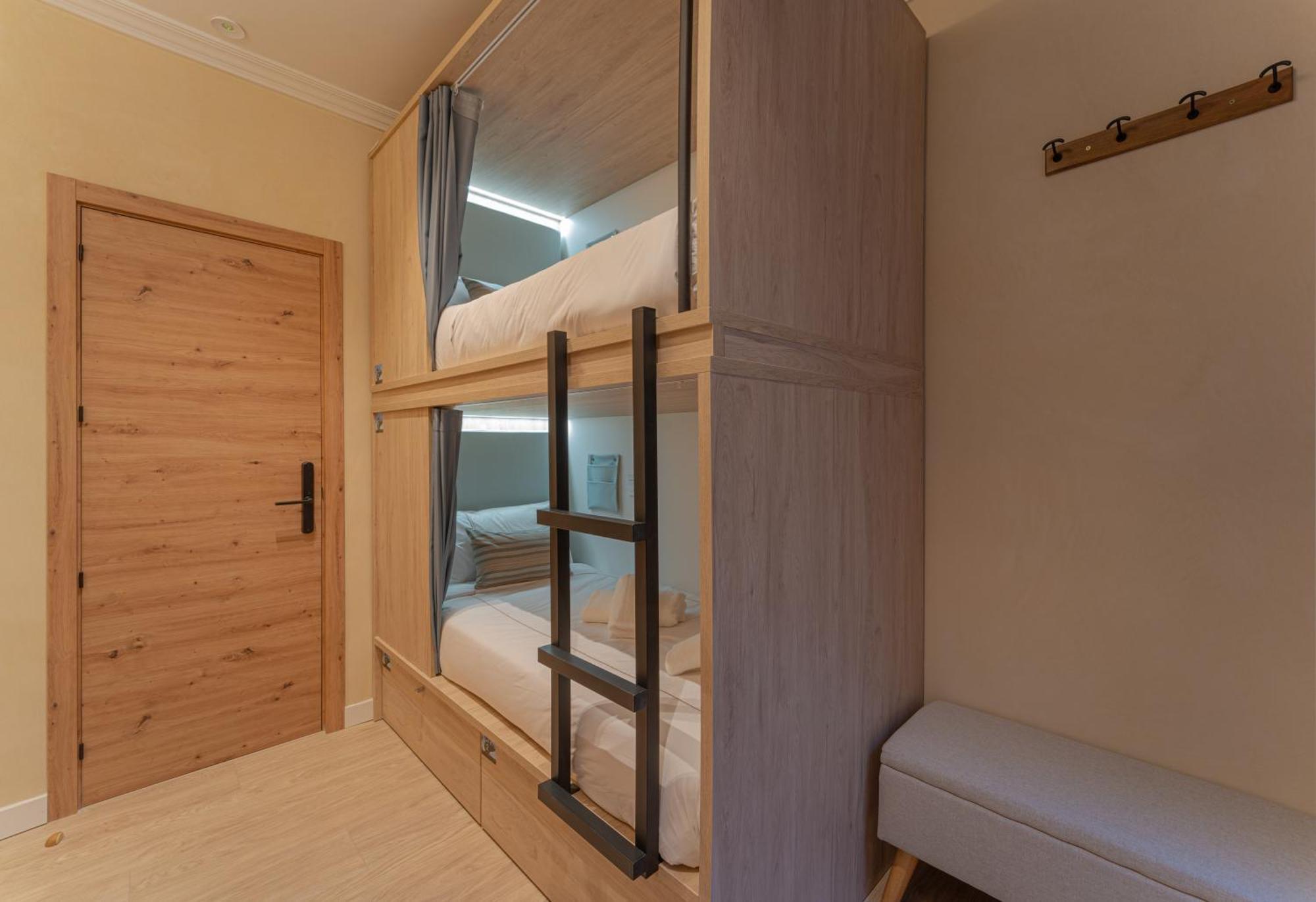 Twin Room Private Bathroom