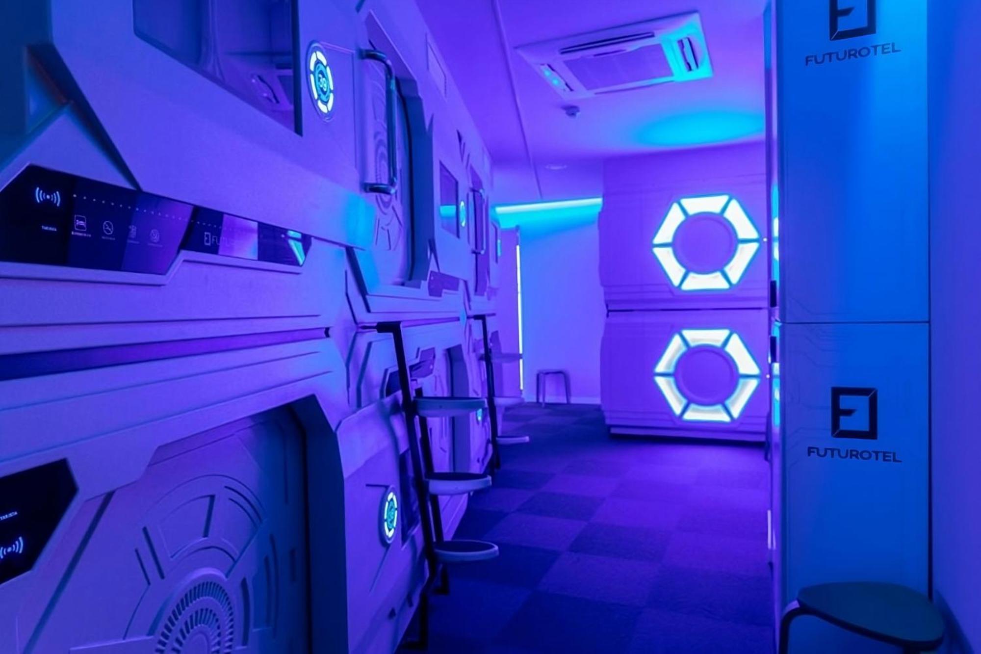 Deluxe Double Capsule Room