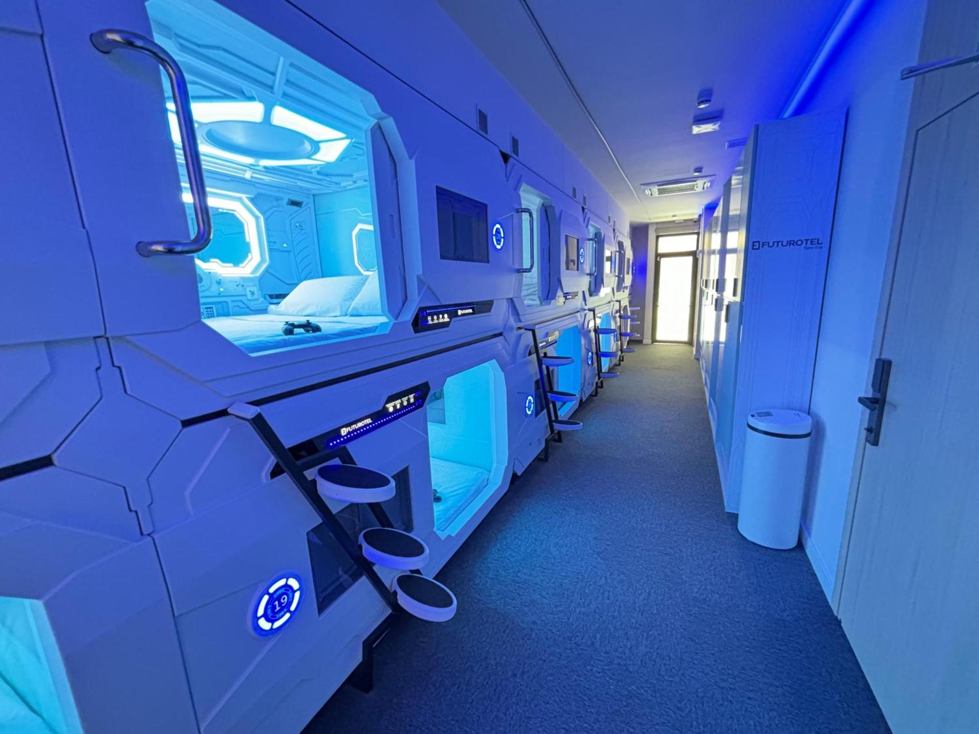 Deluxe Double Capsule Room