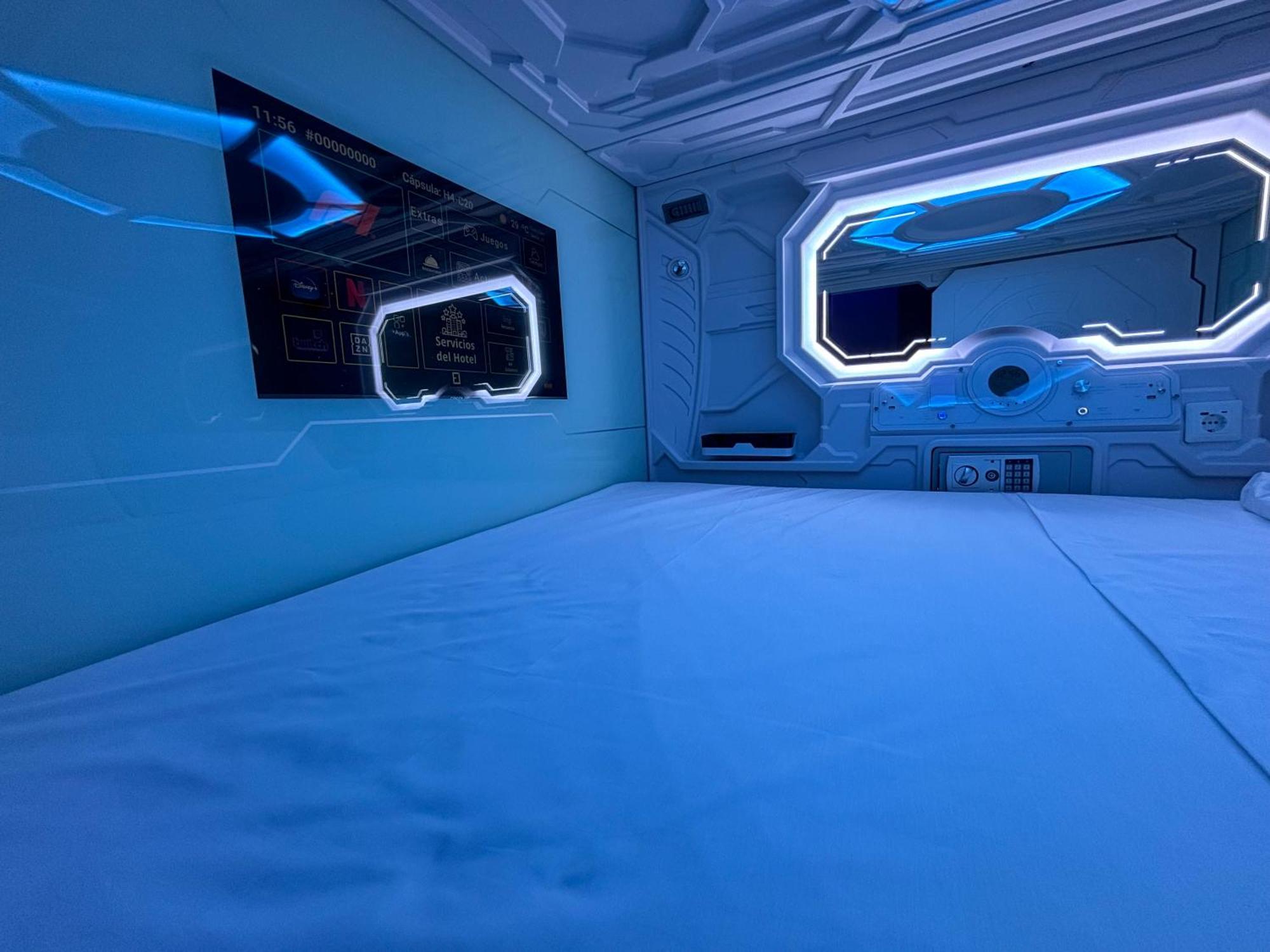 Deluxe Double Capsule Room