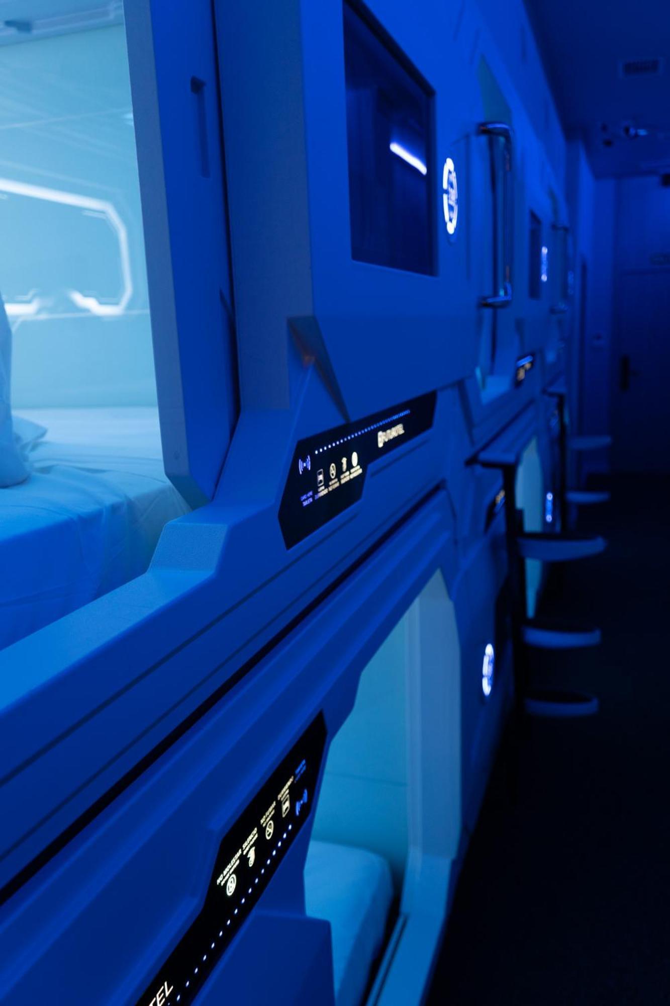 Deluxe Double Capsule Room