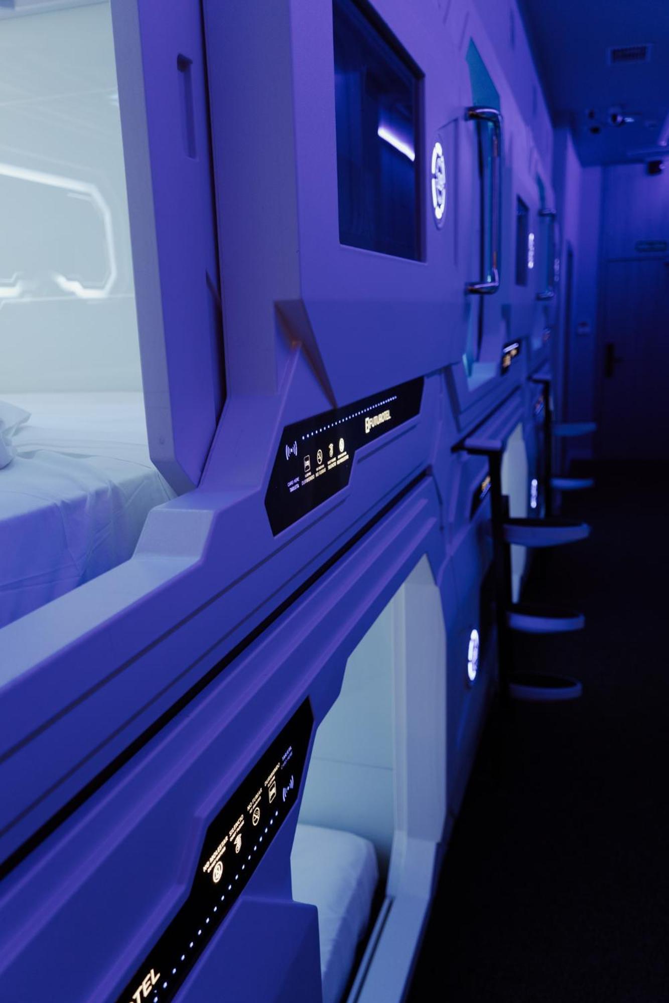 Deluxe Double Capsule Room