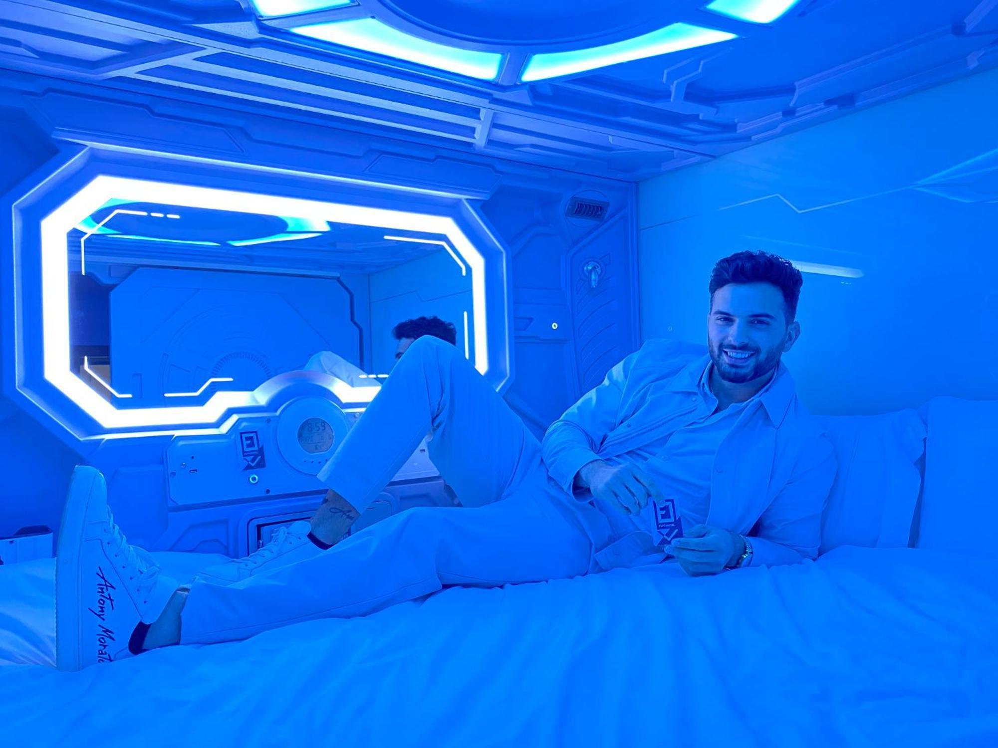 Deluxe Double Capsule Room