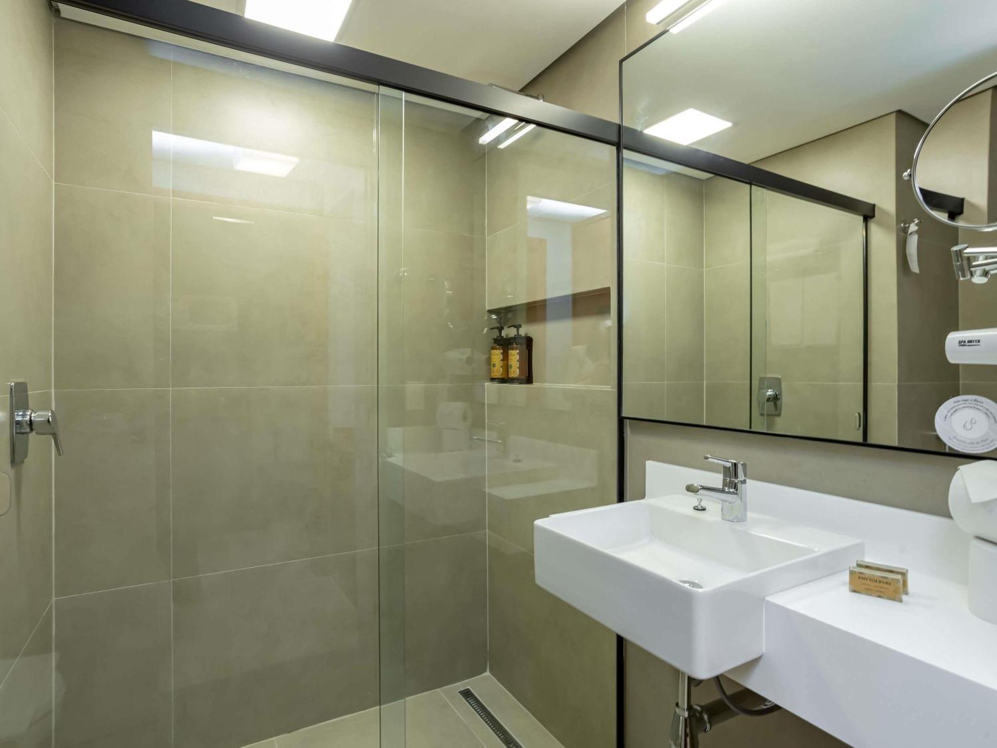Quarto Duplo Superior com 2 Camas de Casal