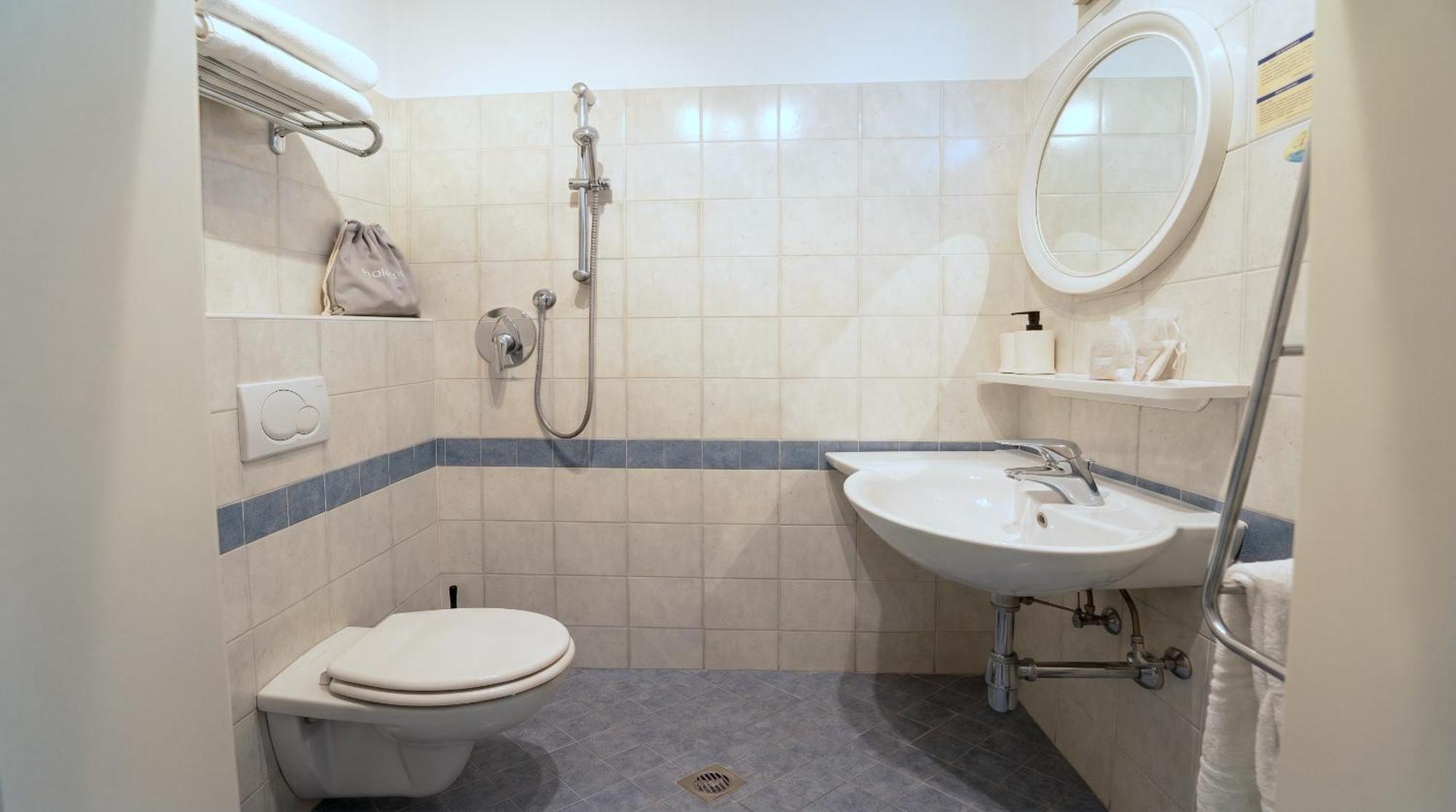 Classic Double or Twin Room Front Sea View