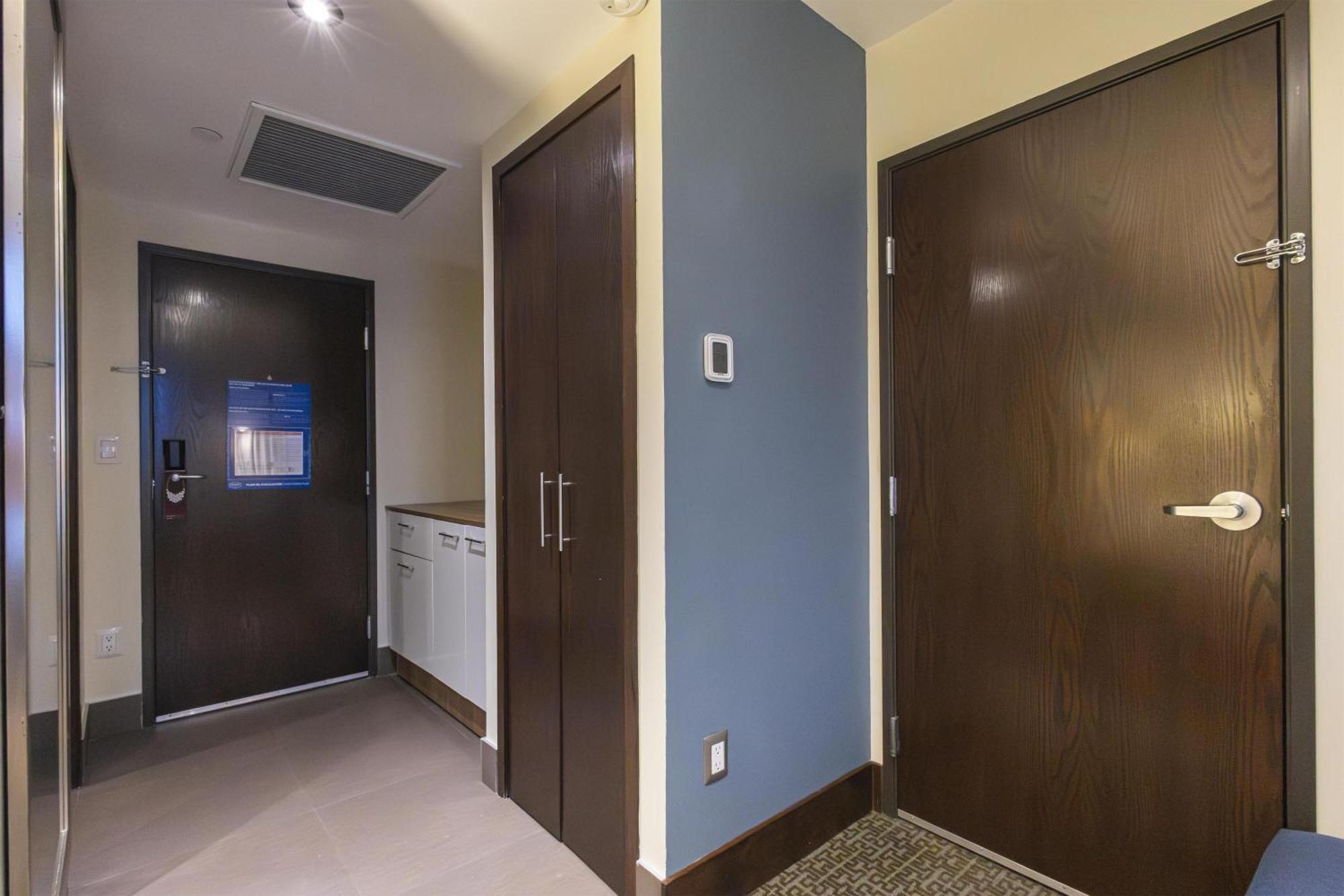 Suite Estudio con cama grande - No fumadores