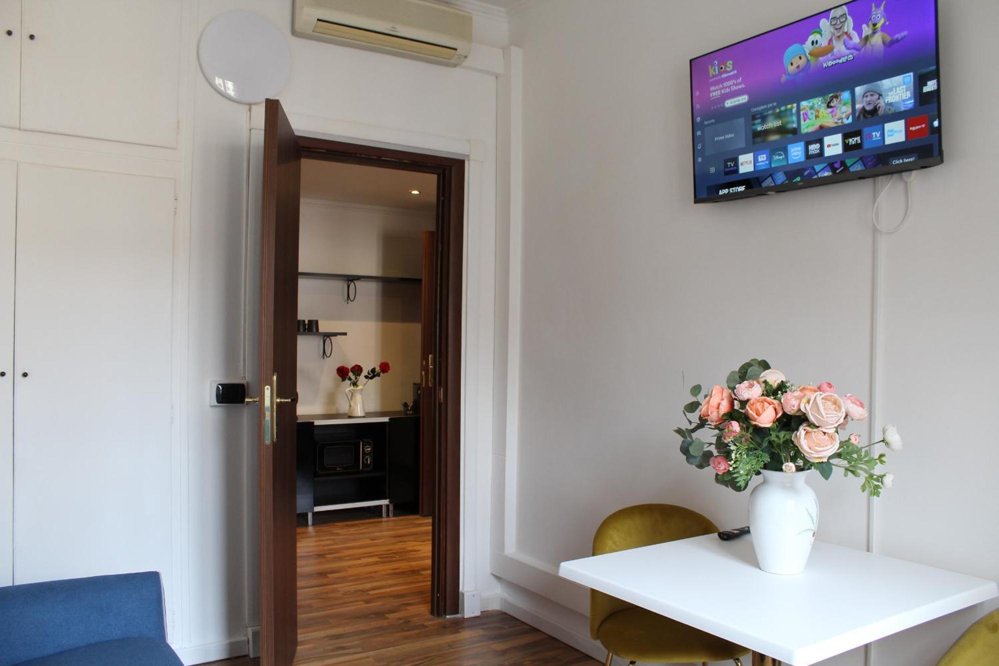 Estudio con balcón
