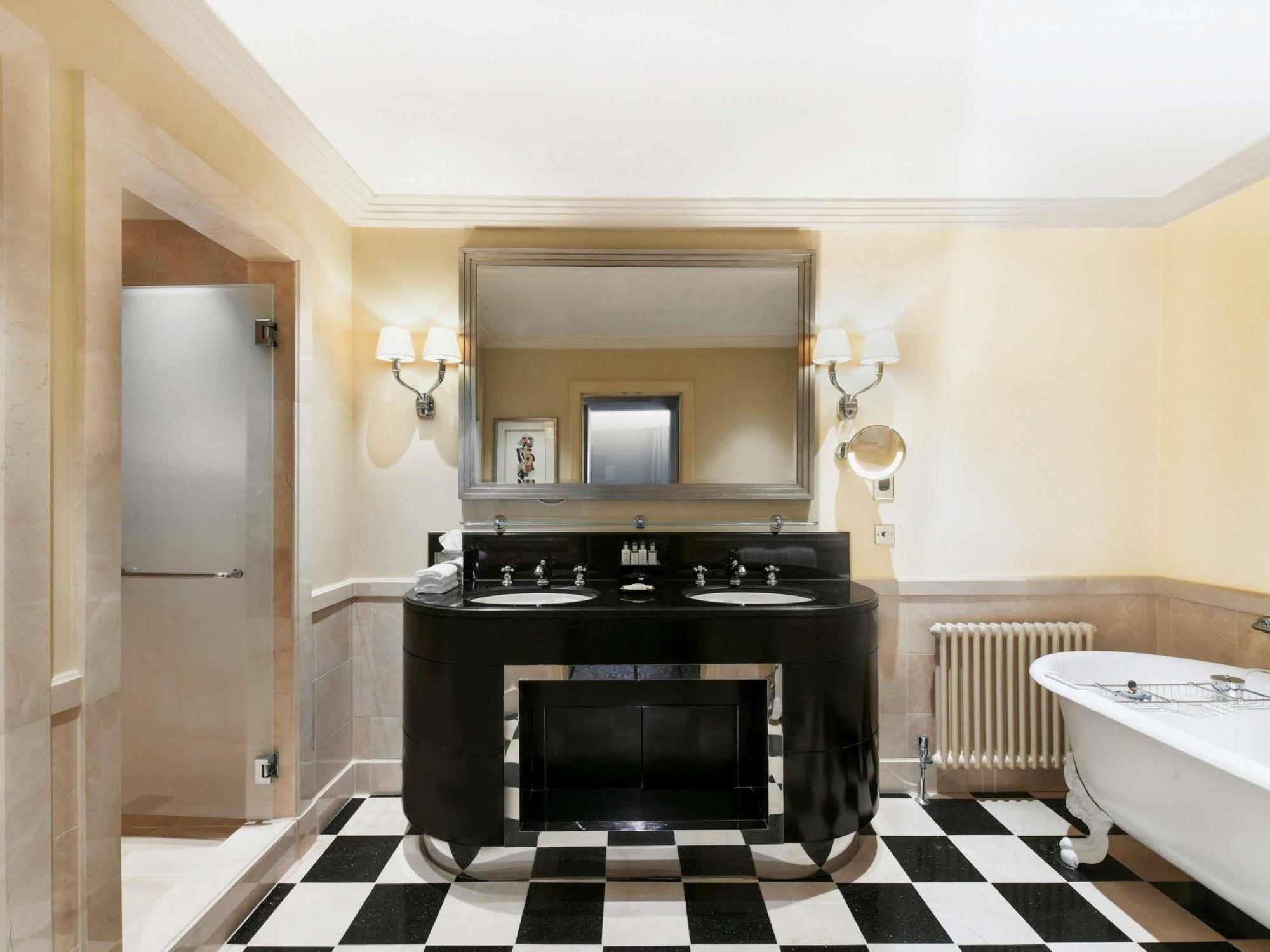 One-Bedroom Suite,784179267:JPEG