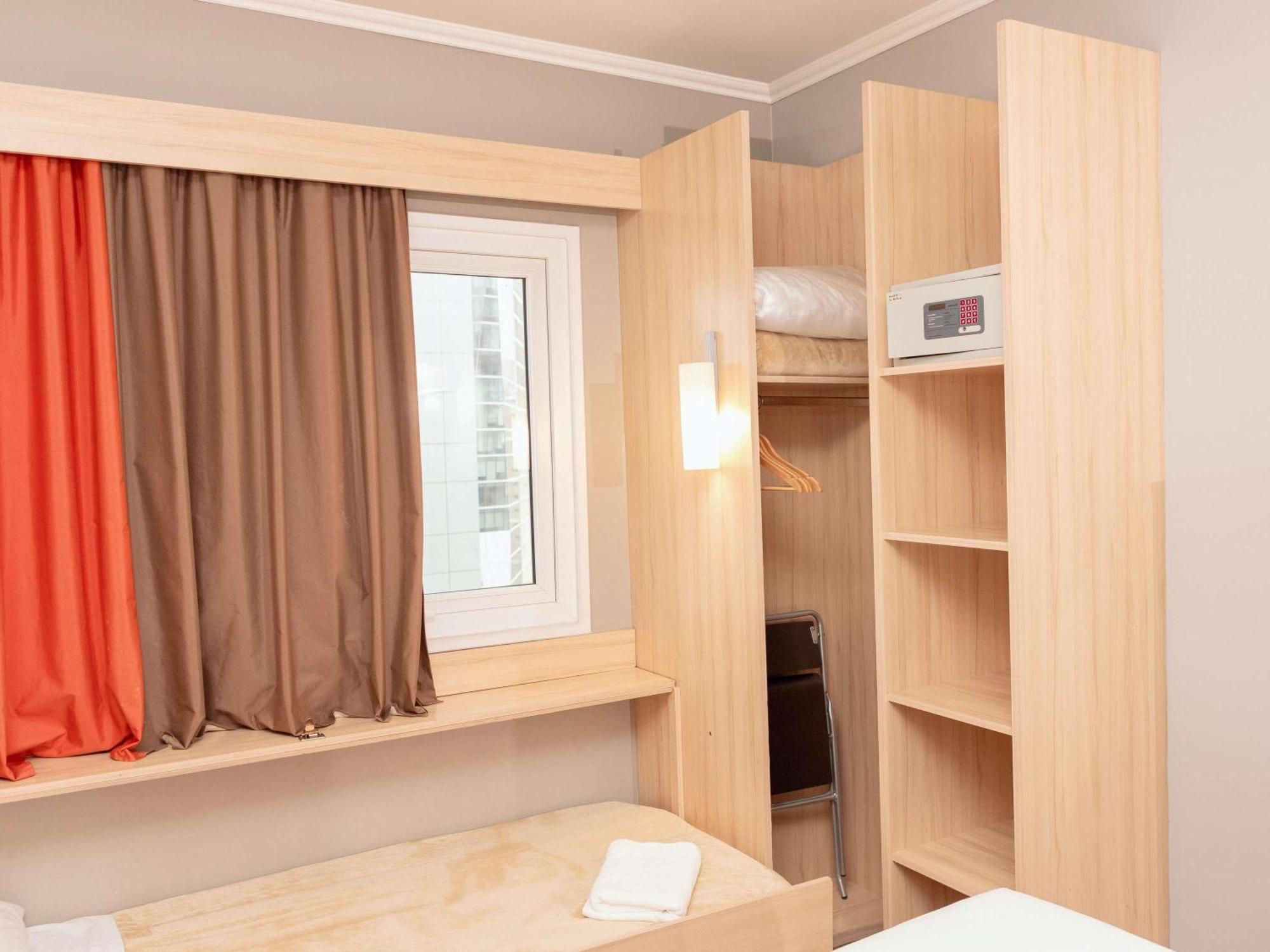 Standard Queen Room Child Bed