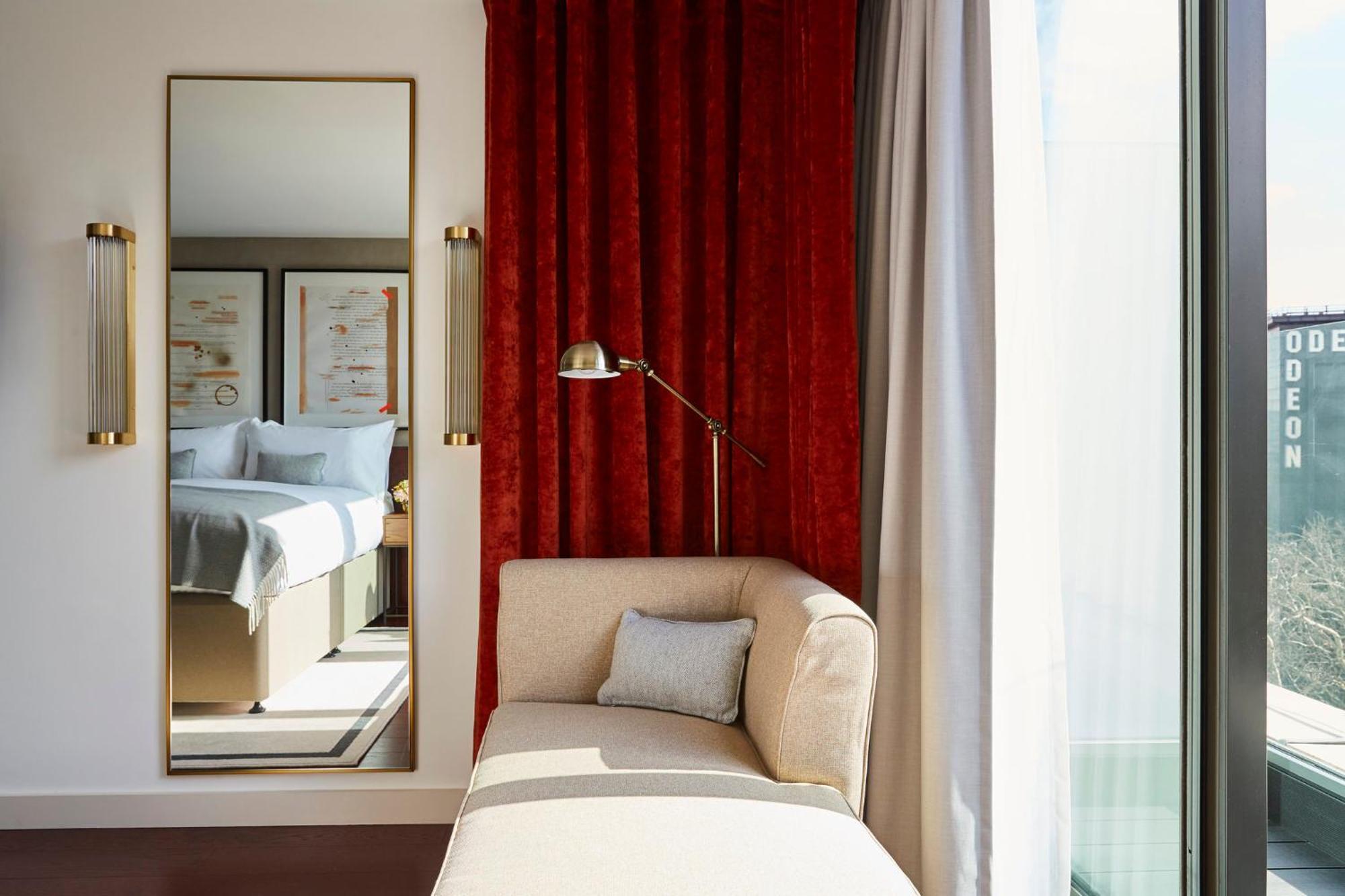 Premium Queen Room Balcony City View