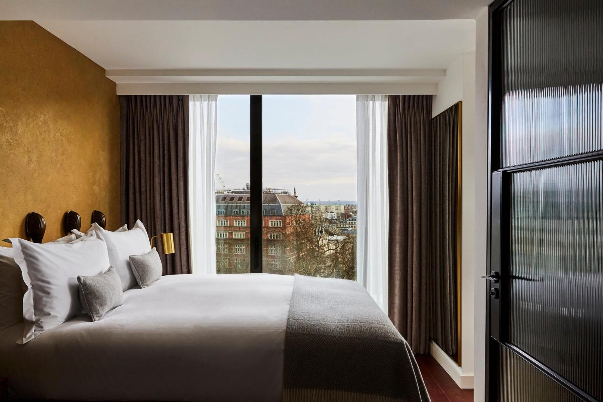 Premium Queen Room Balcony City View