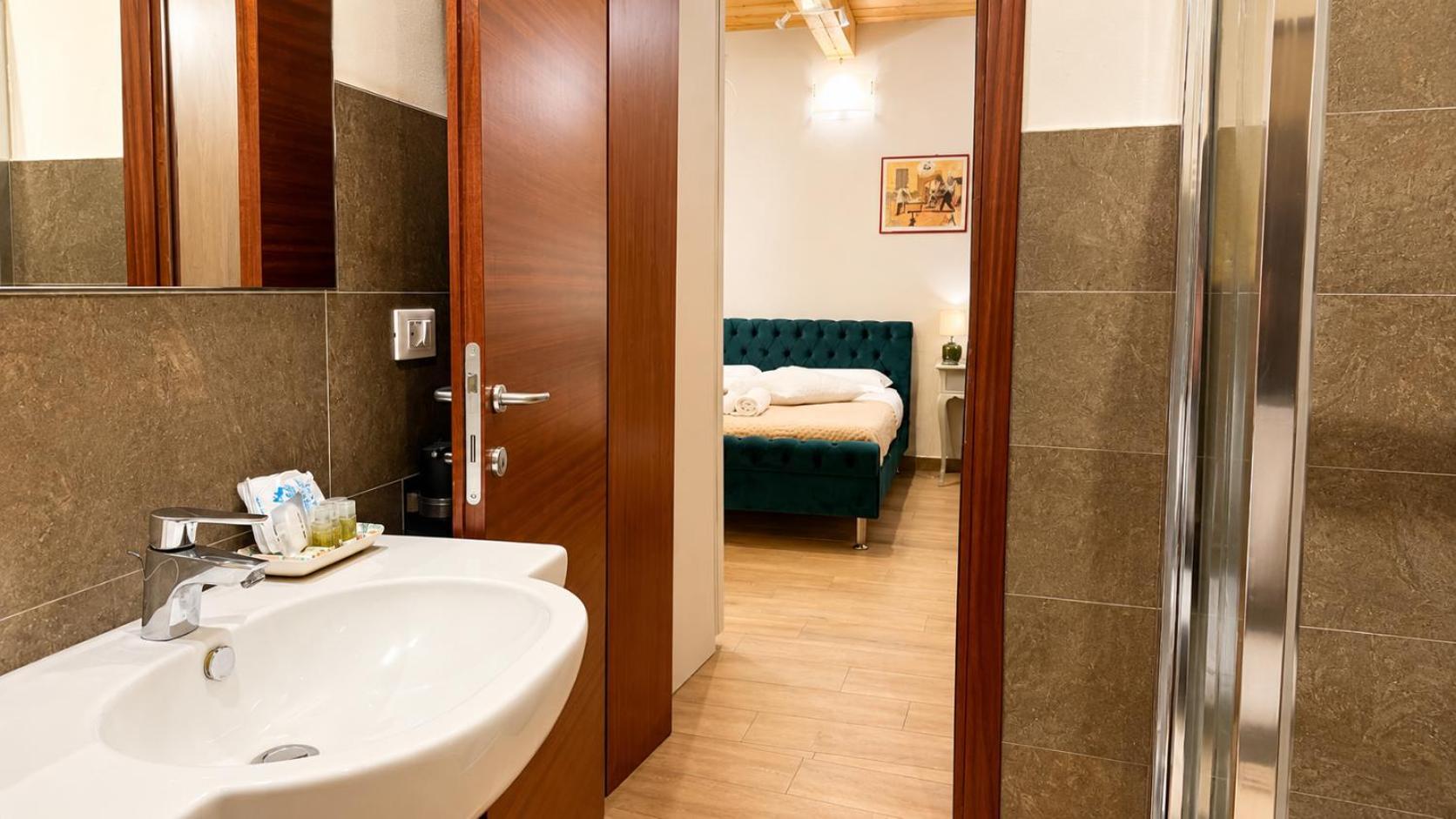 Comfort Triple Room Shower