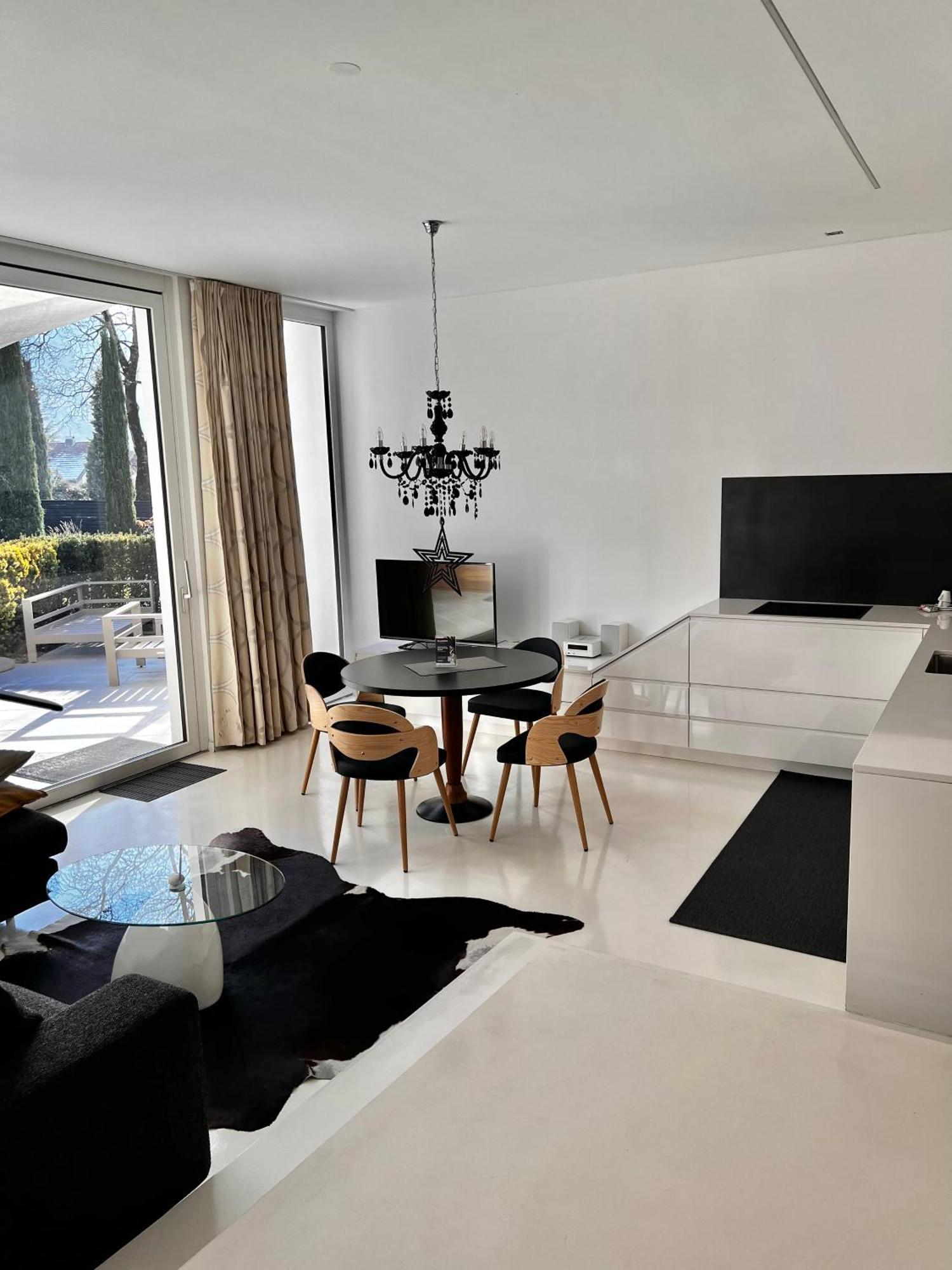 Deluxe One-Bedroom Apartment Jacuzzi