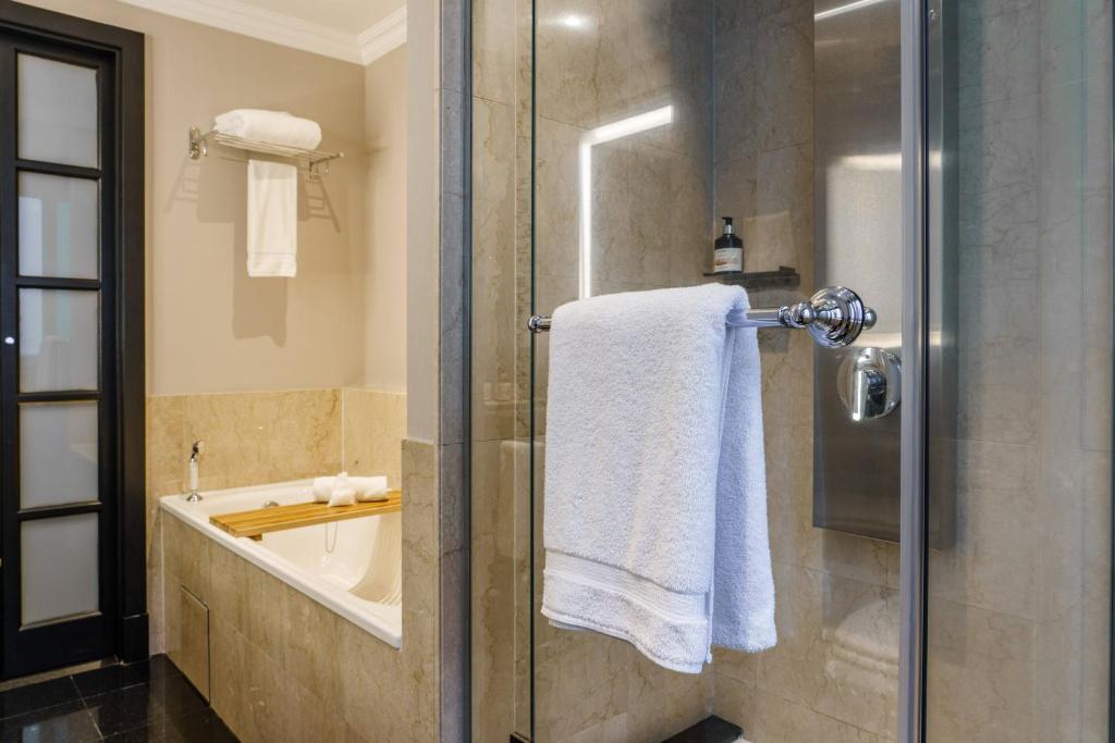 Premier Room,1771460408:JPEG