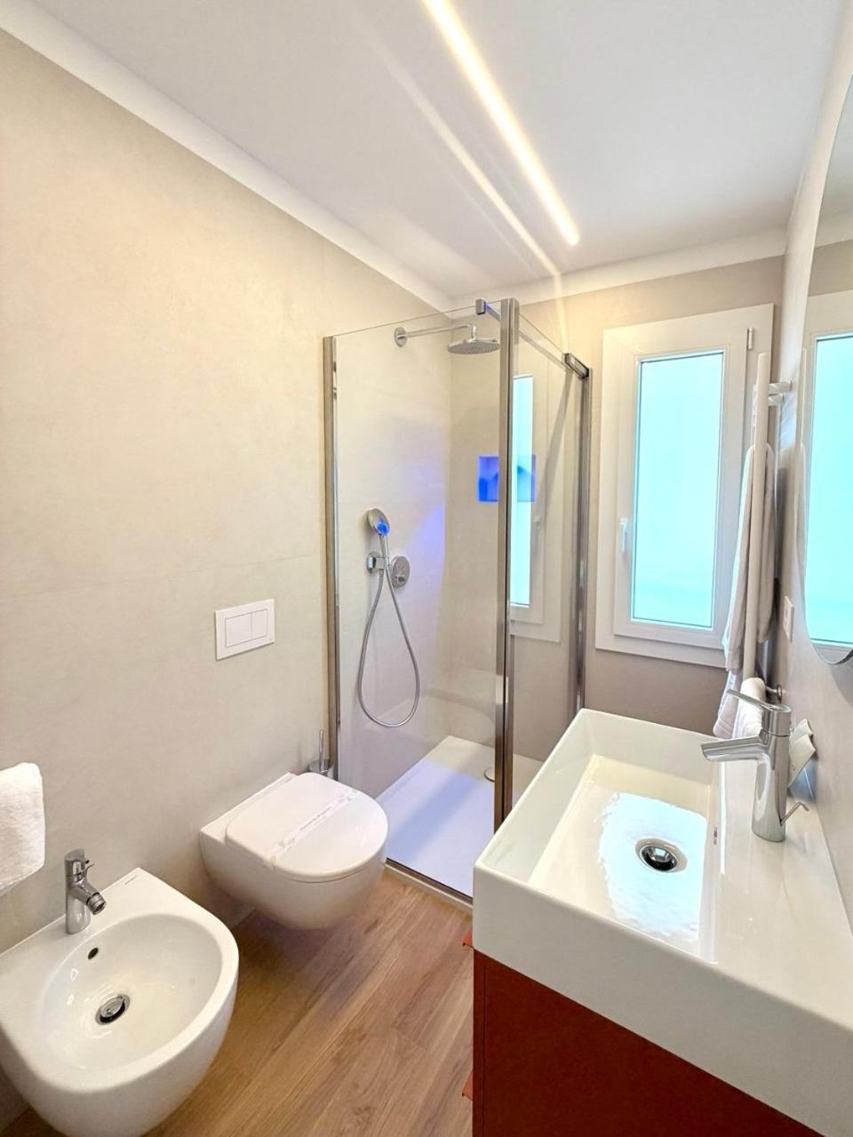 Superior One-Bedroom Apartment Balcony,1771499806:JPEG