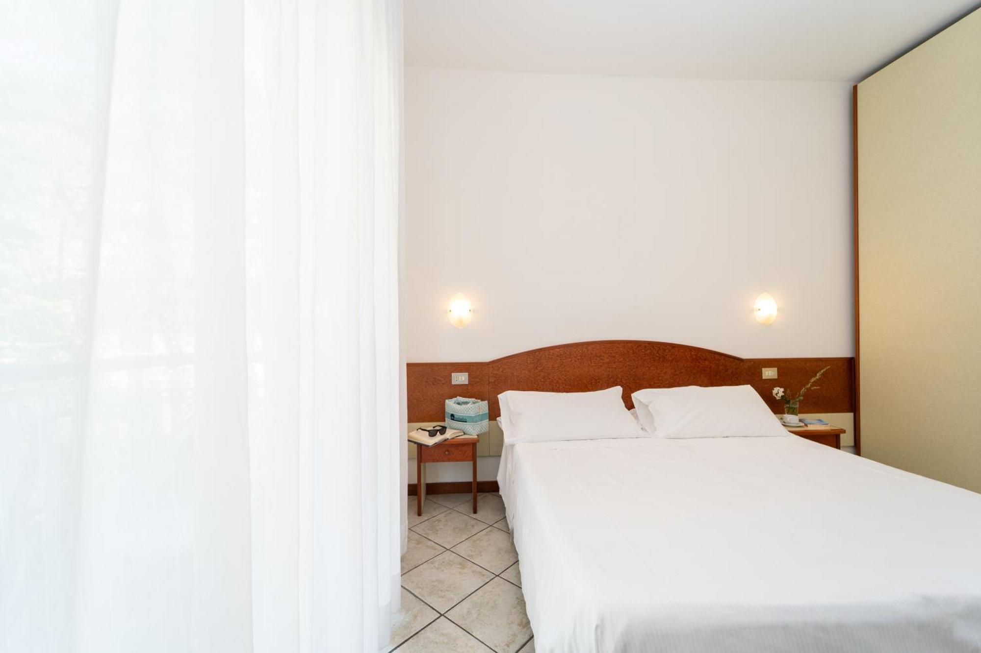 Double or Twin Room,1771525169:JPEG