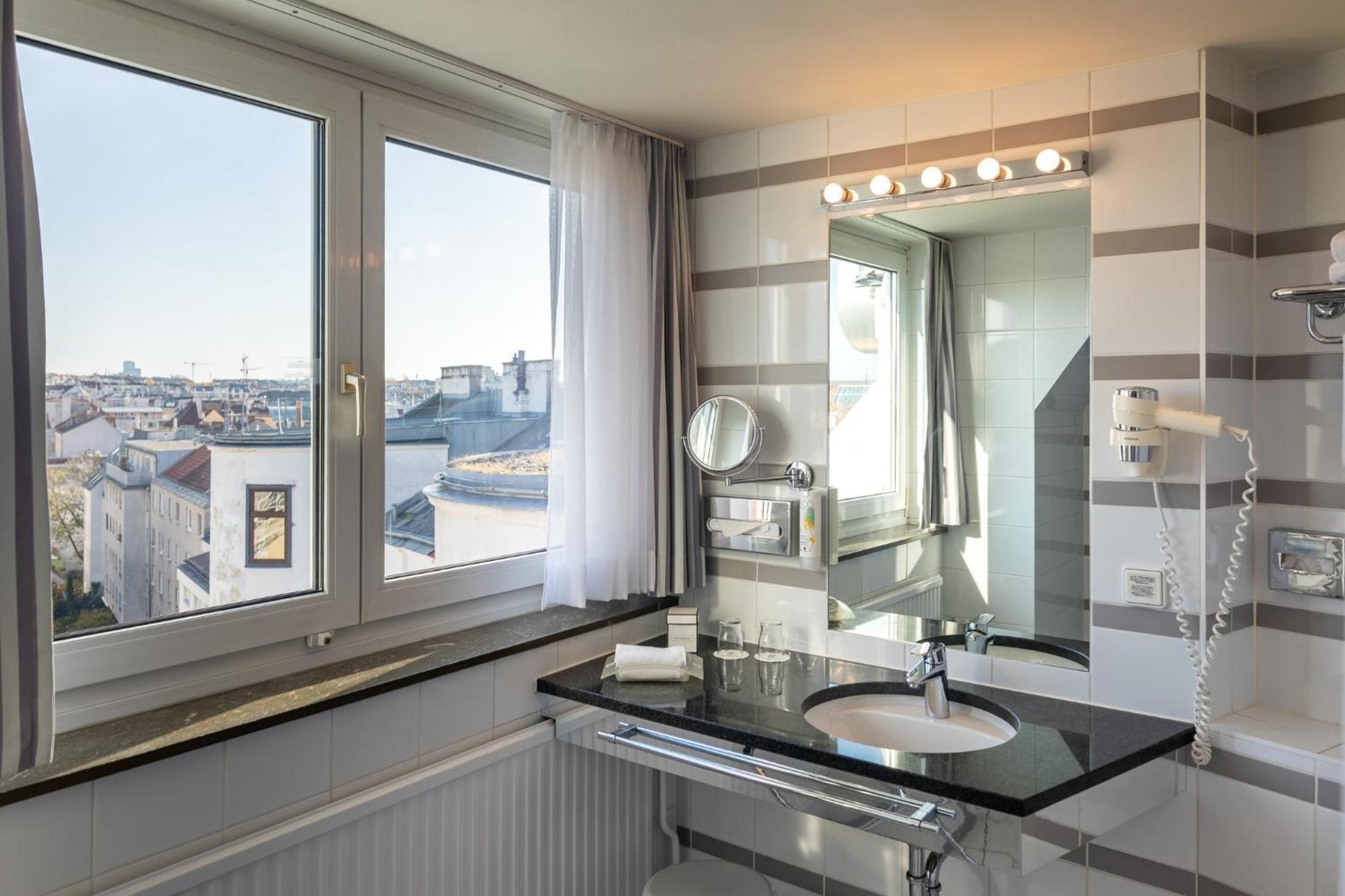 Standard King Room One Single Bed City View Top Floor